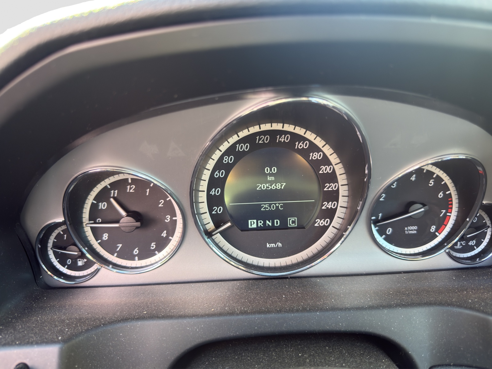 MERCEDES-BENZ E 250 CGI BlueEfficiency Automatic-image-9