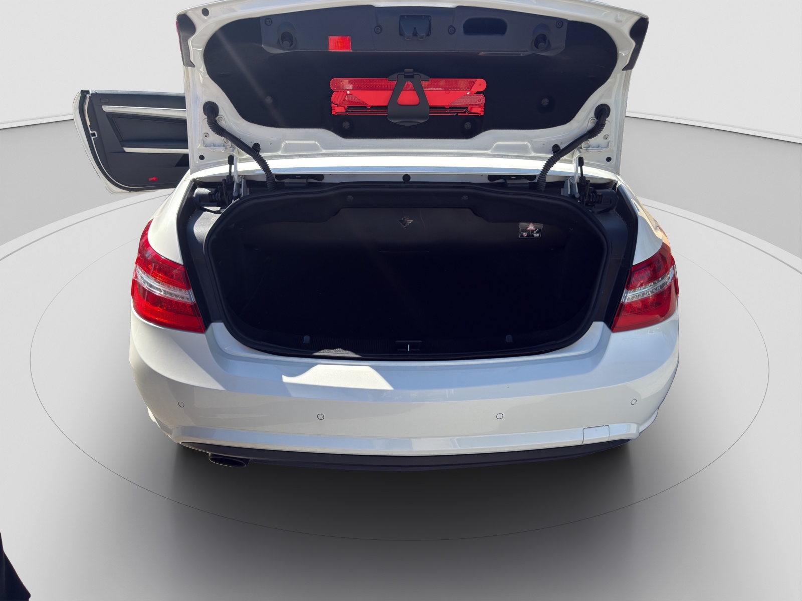 MERCEDES-BENZ E 250 CGI BlueEfficiency Automatic-image-12