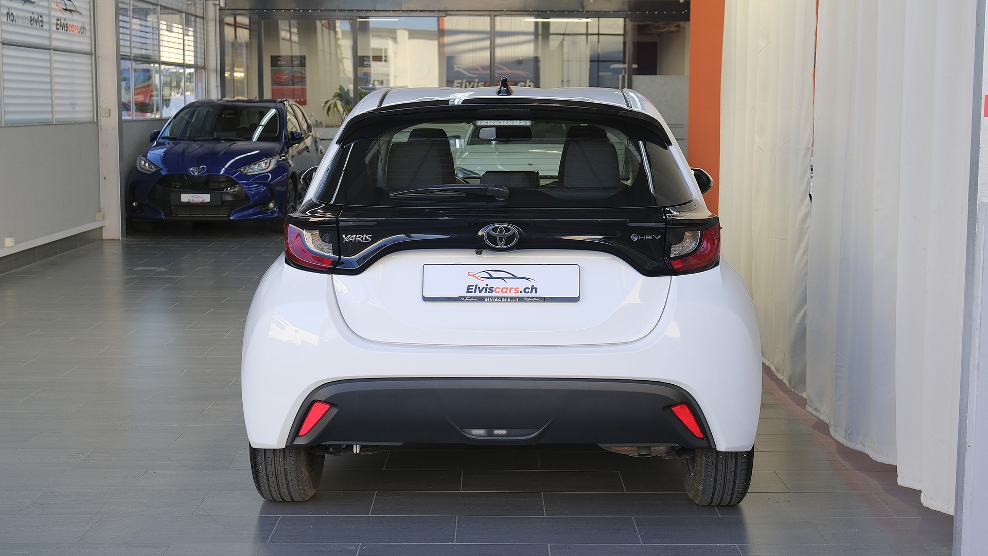 TOYOTA Yaris 1.5 Comfort e-CVT-image-10