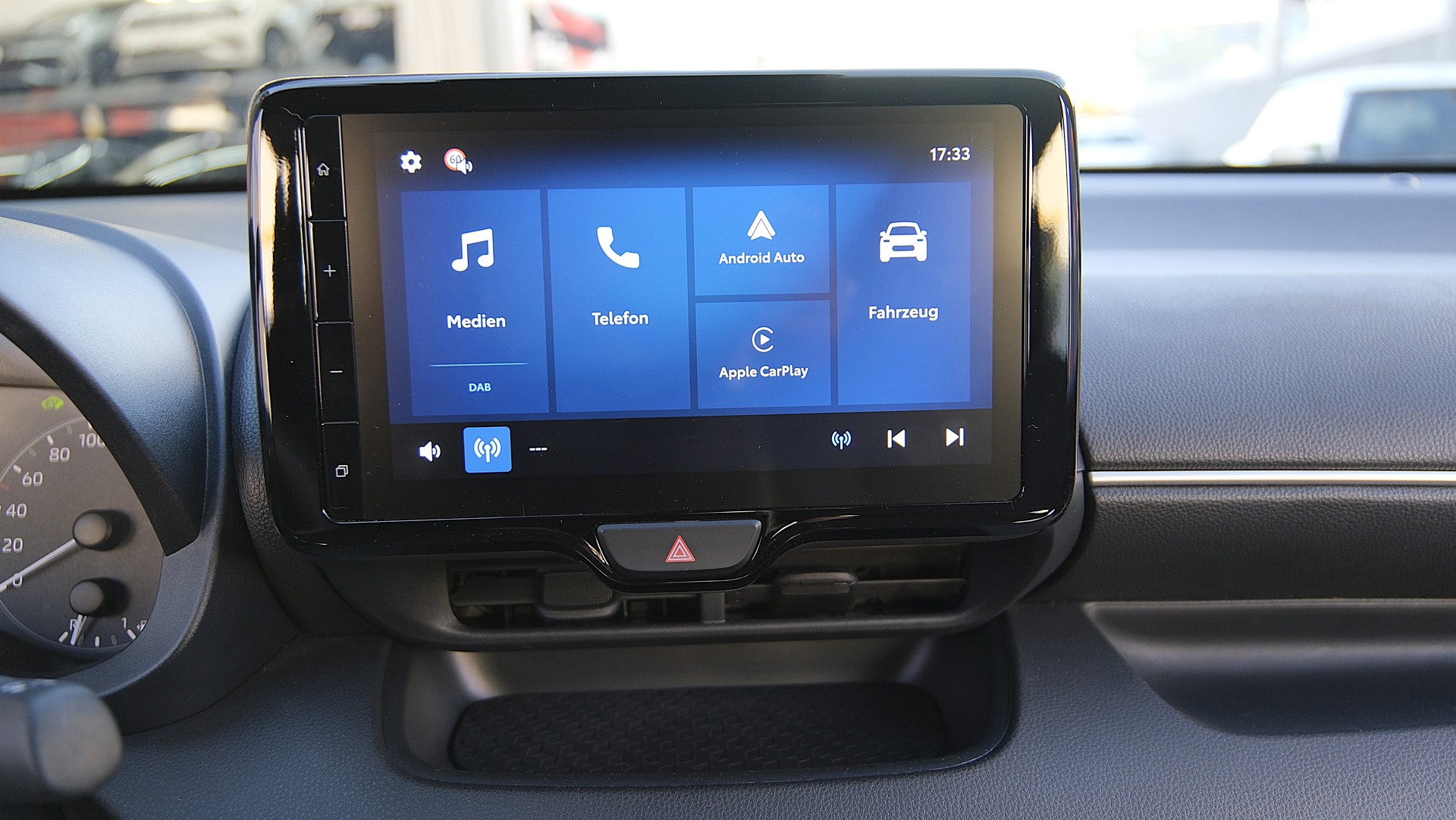 TOYOTA Yaris 1.5 Comfort e-CVT-image-16