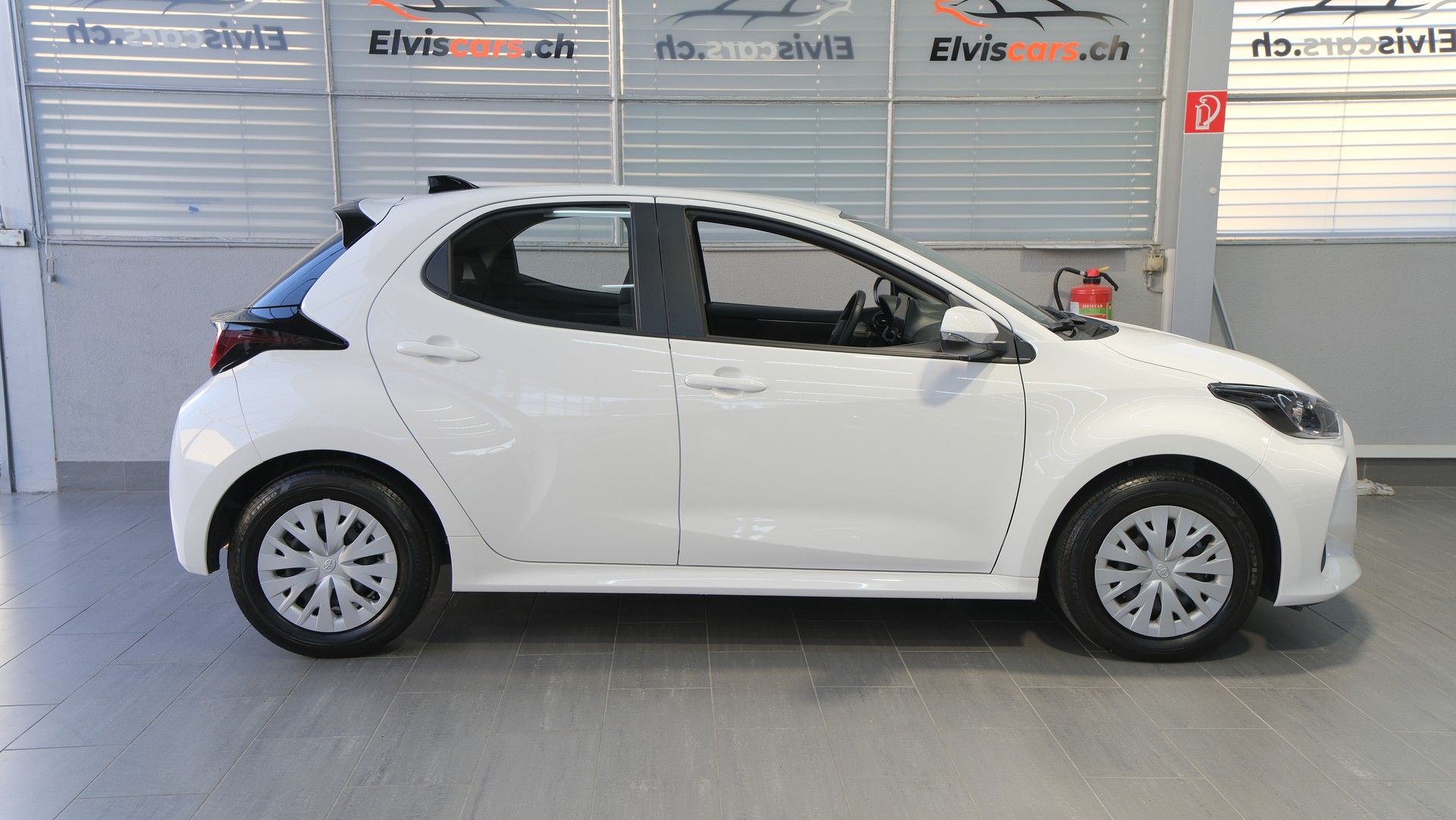 TOYOTA Yaris 1.5 Comfort e-CVT-image-25