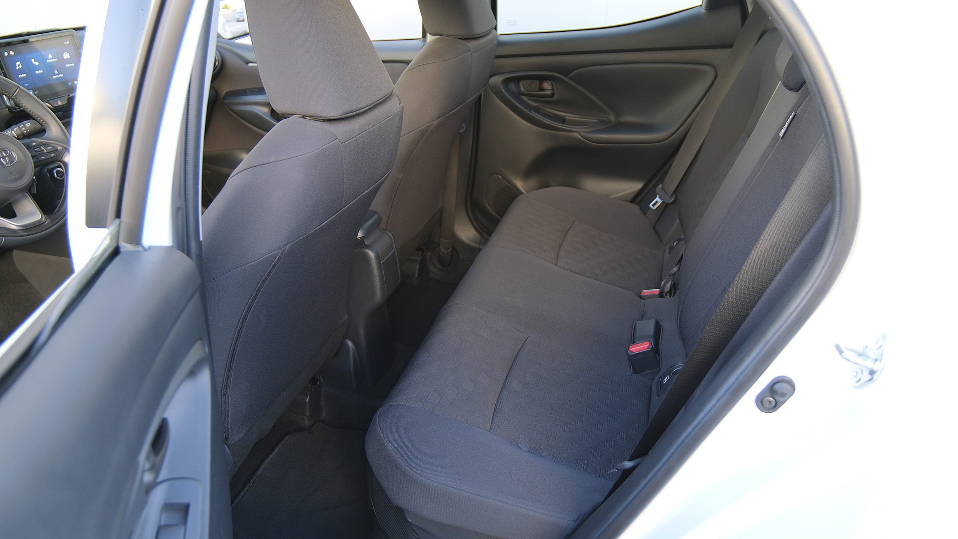 TOYOTA Yaris 1.5 Comfort e-CVT-image-21