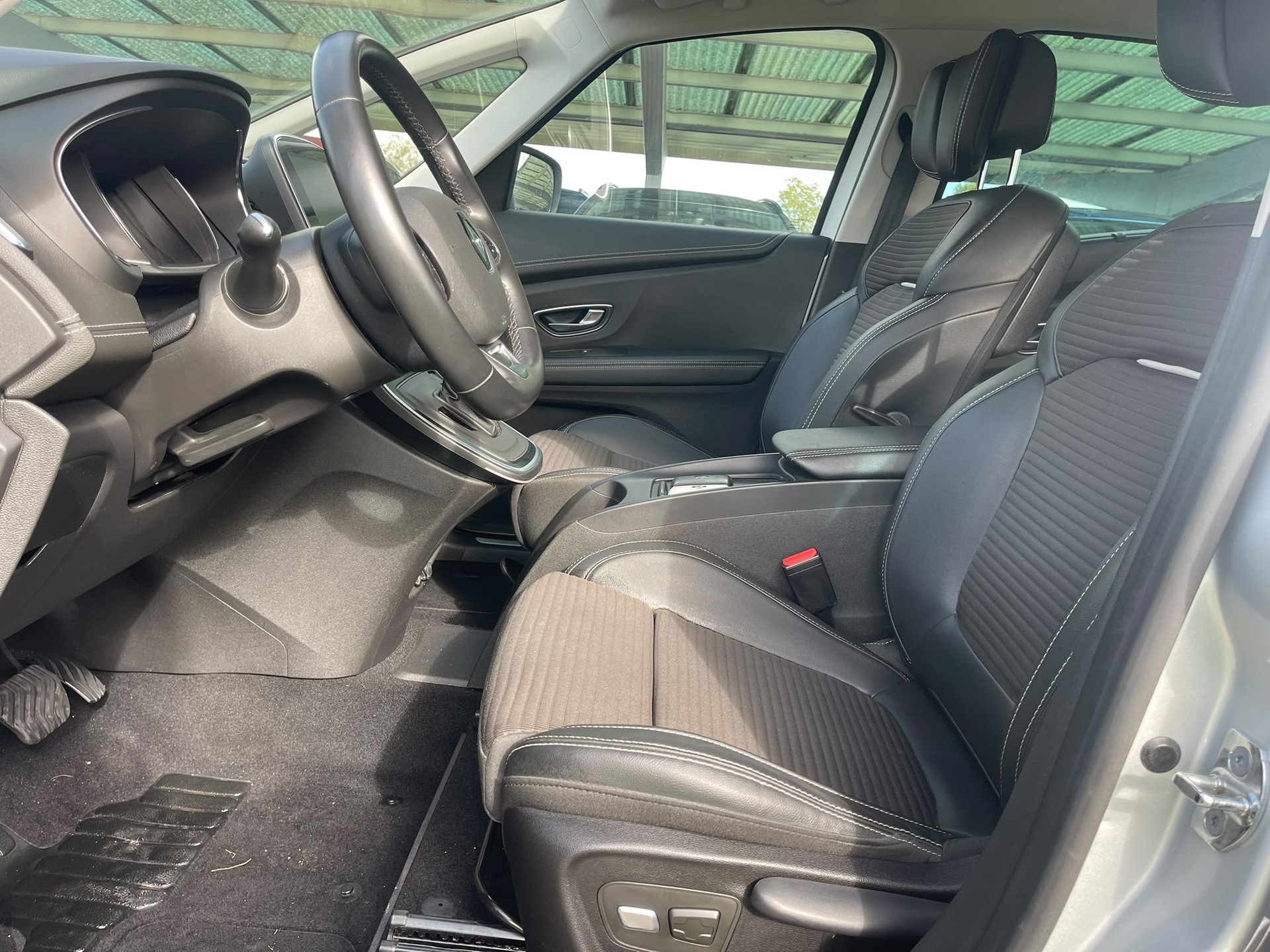 RENAULT Scénic 1.5 dCi Bose EDC-image-10