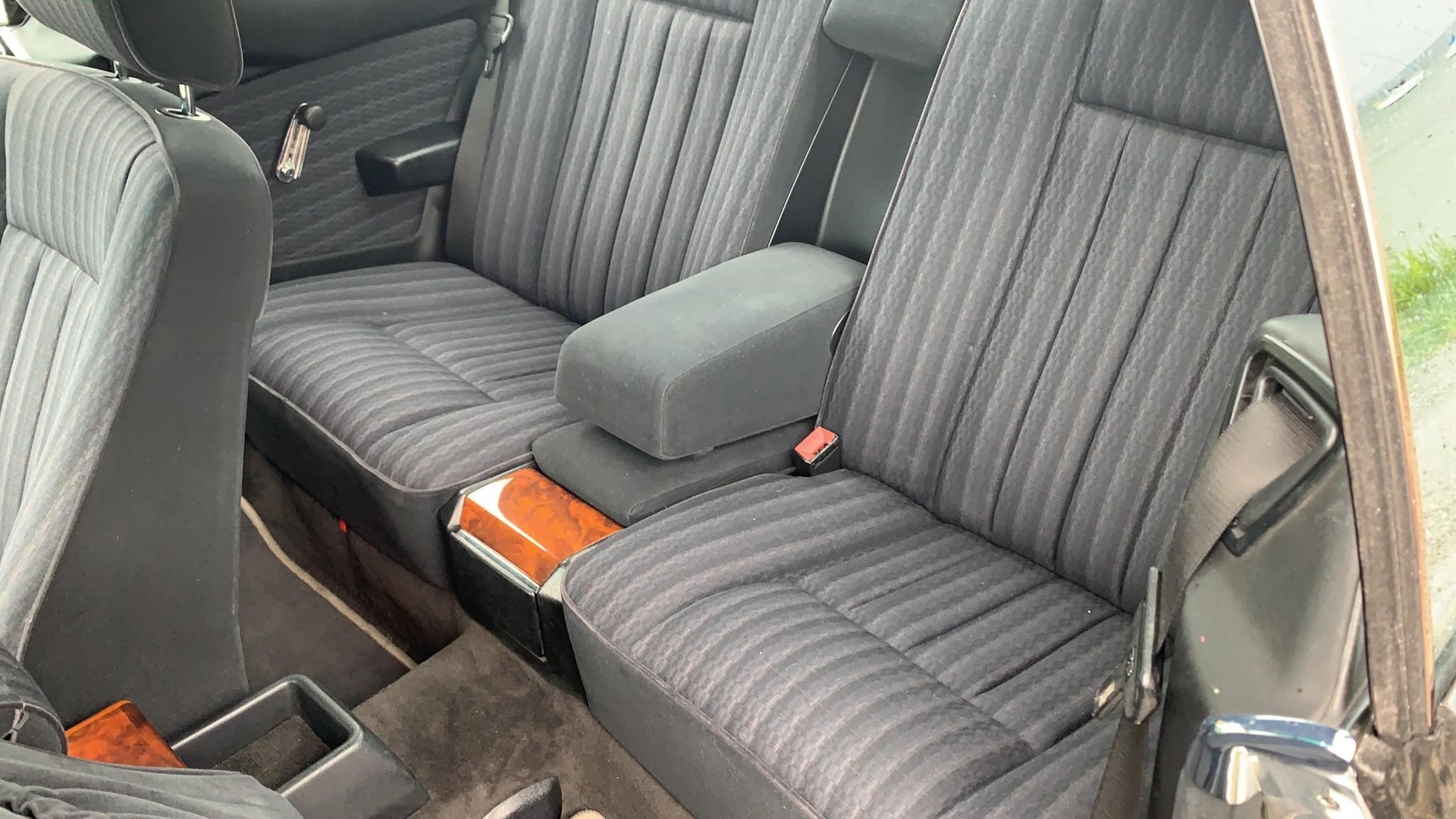 MERCEDES-BENZ 230 CE-image-10