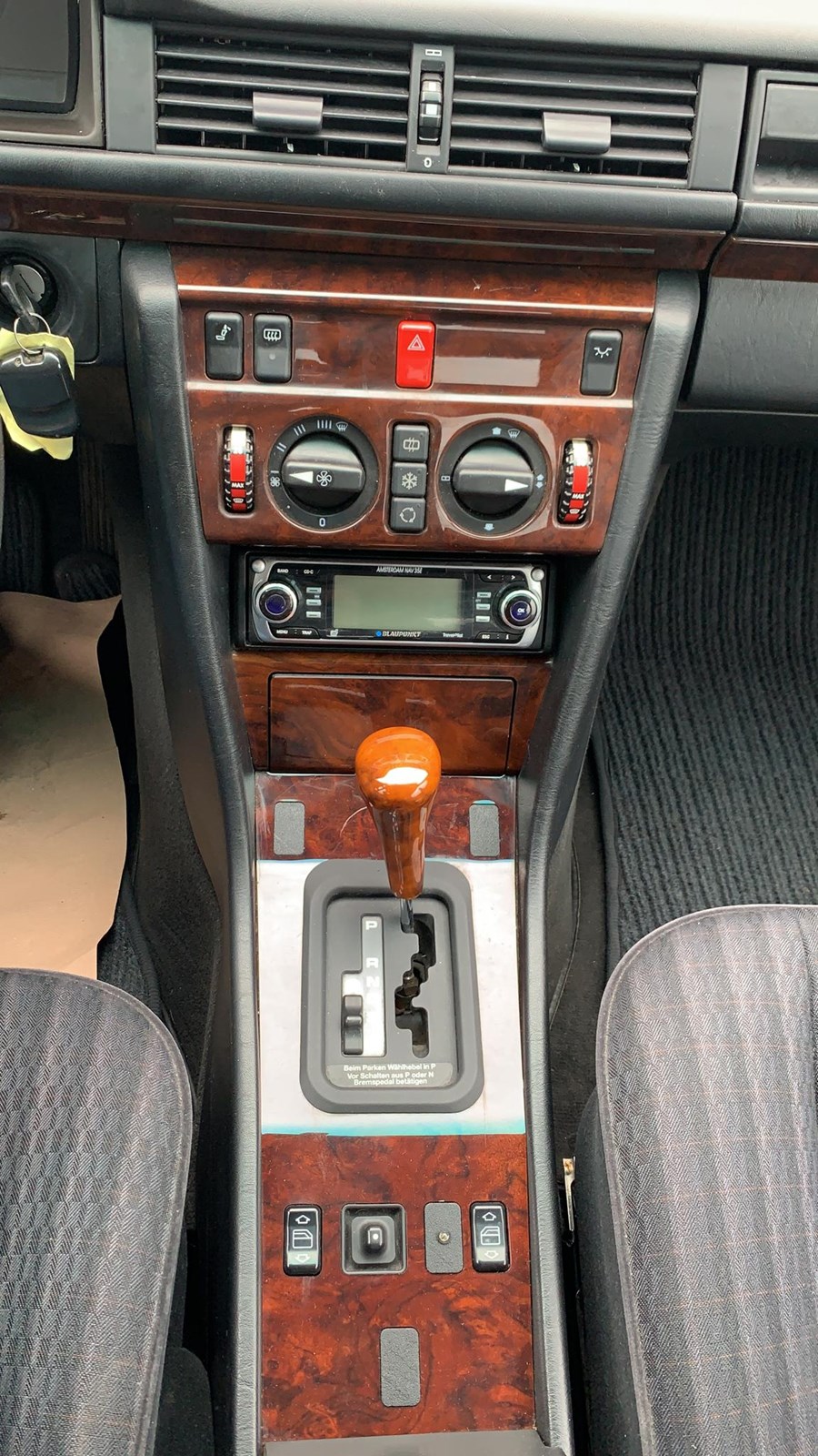 MERCEDES-BENZ 230 CE-image-13