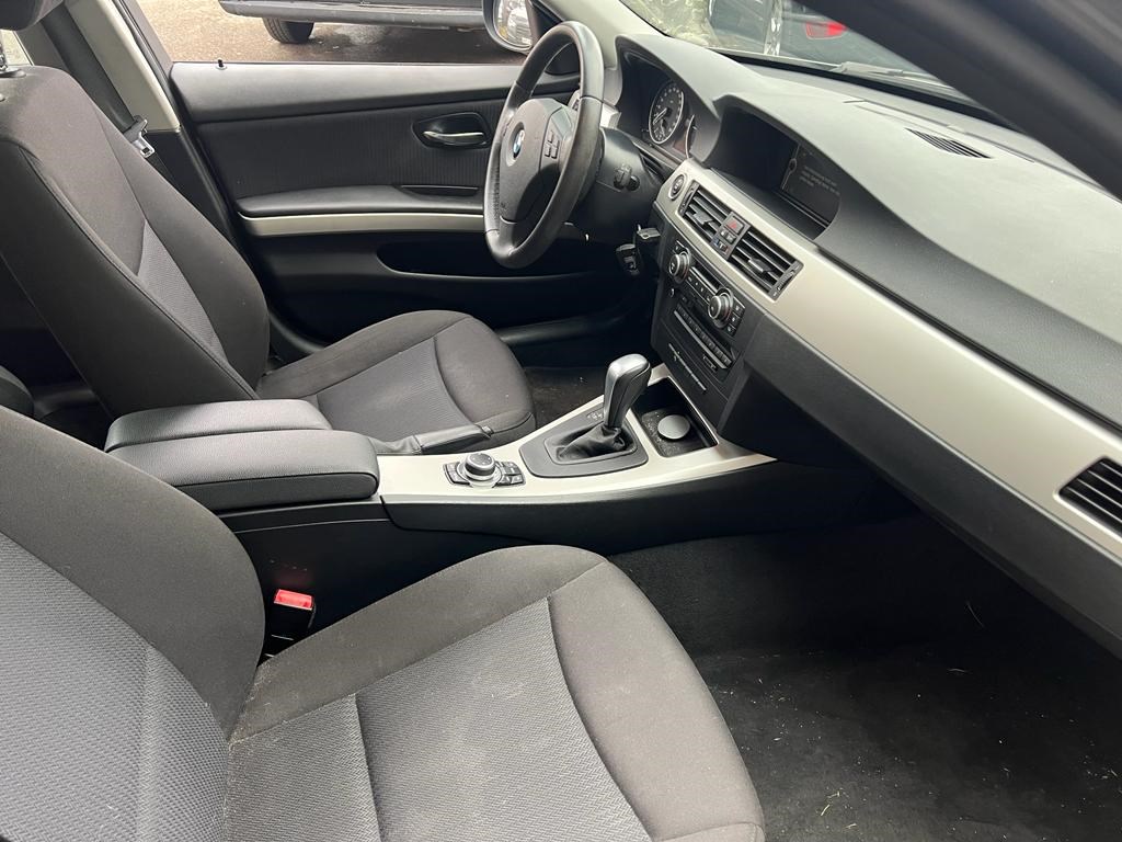 BMW 318d Touring Steptronic-image-7