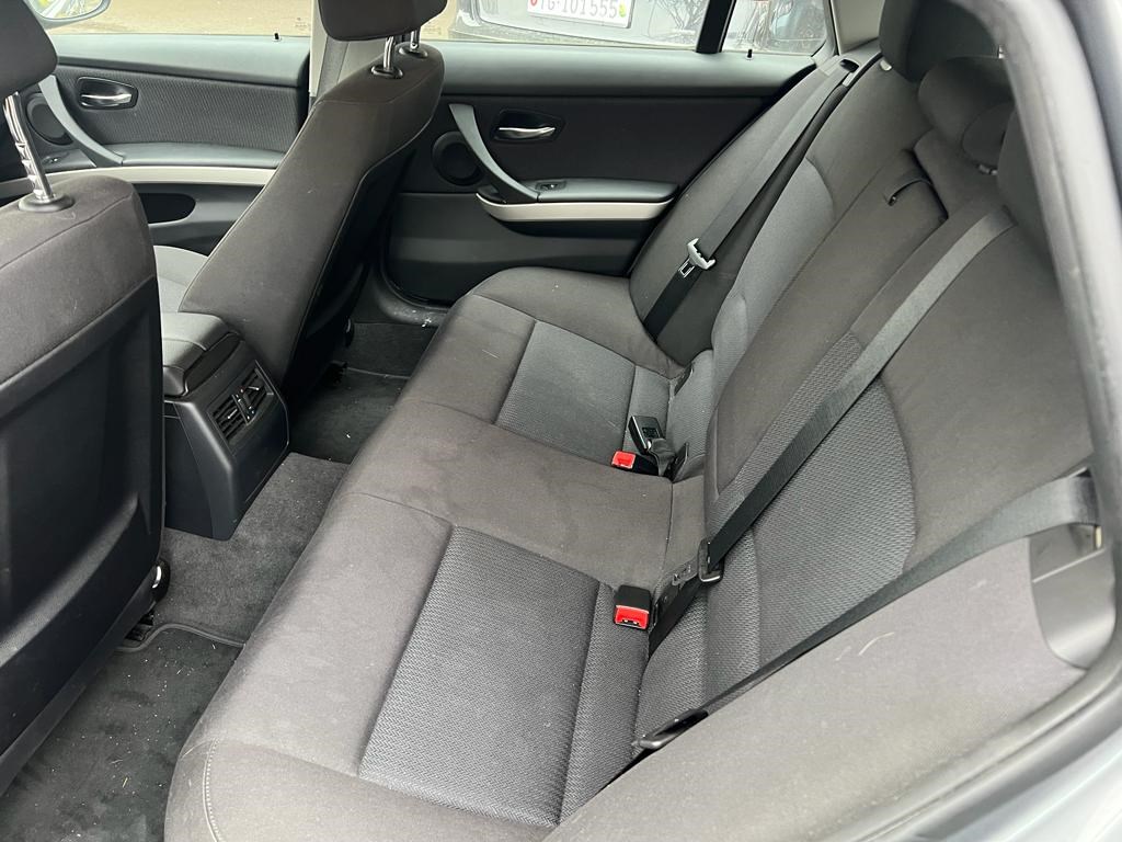 BMW 318d Touring Steptronic-image-9