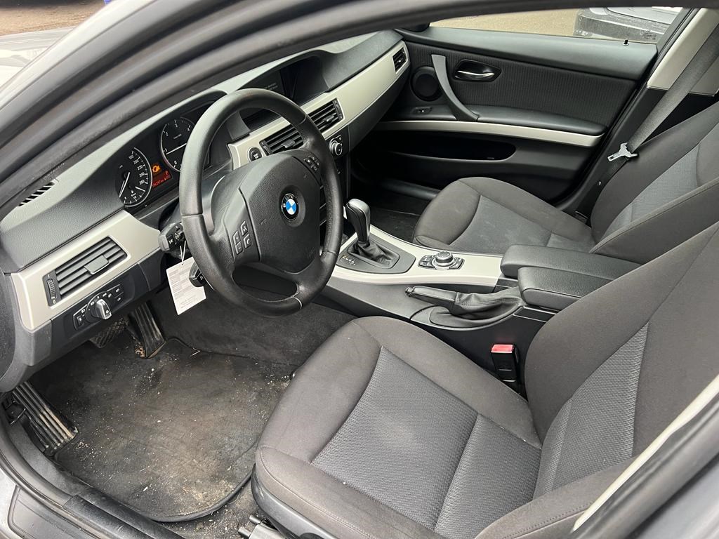 BMW 318d Touring Steptronic-image-8