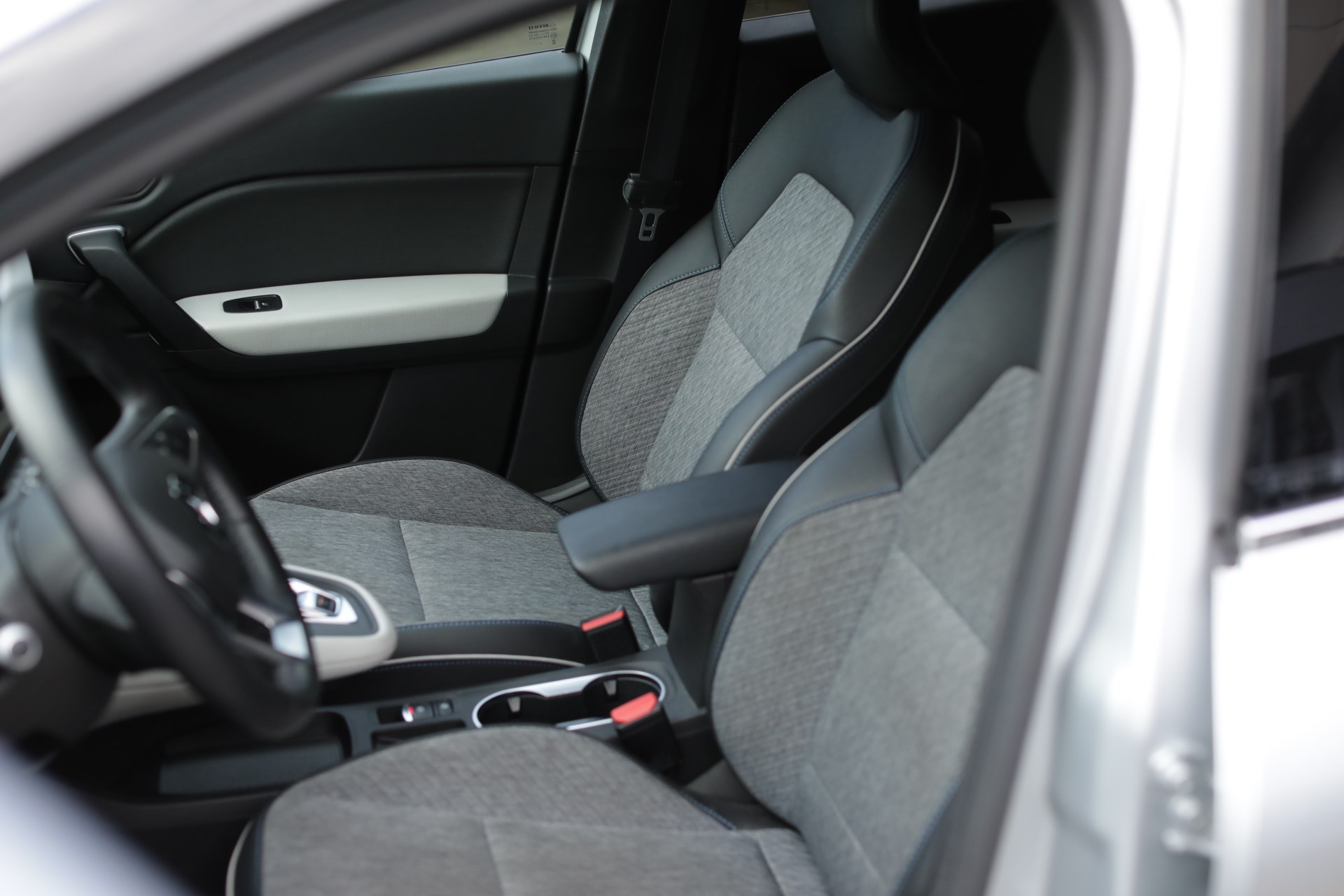 RENAULT Captur 1.6 E-Tech Edition1 DHT-image-9