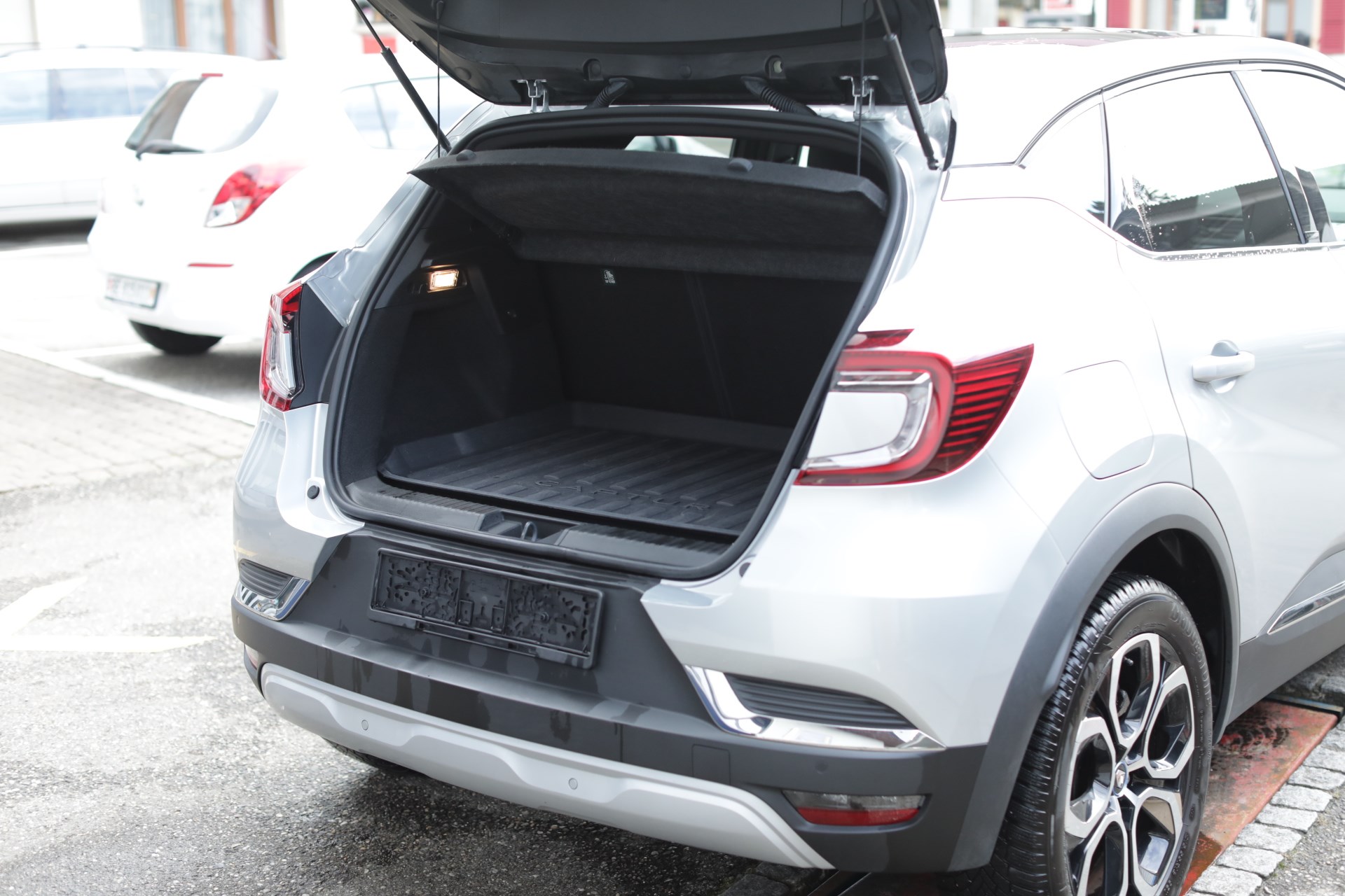 RENAULT Captur 1.6 E-Tech Edition1 DHT-image-4