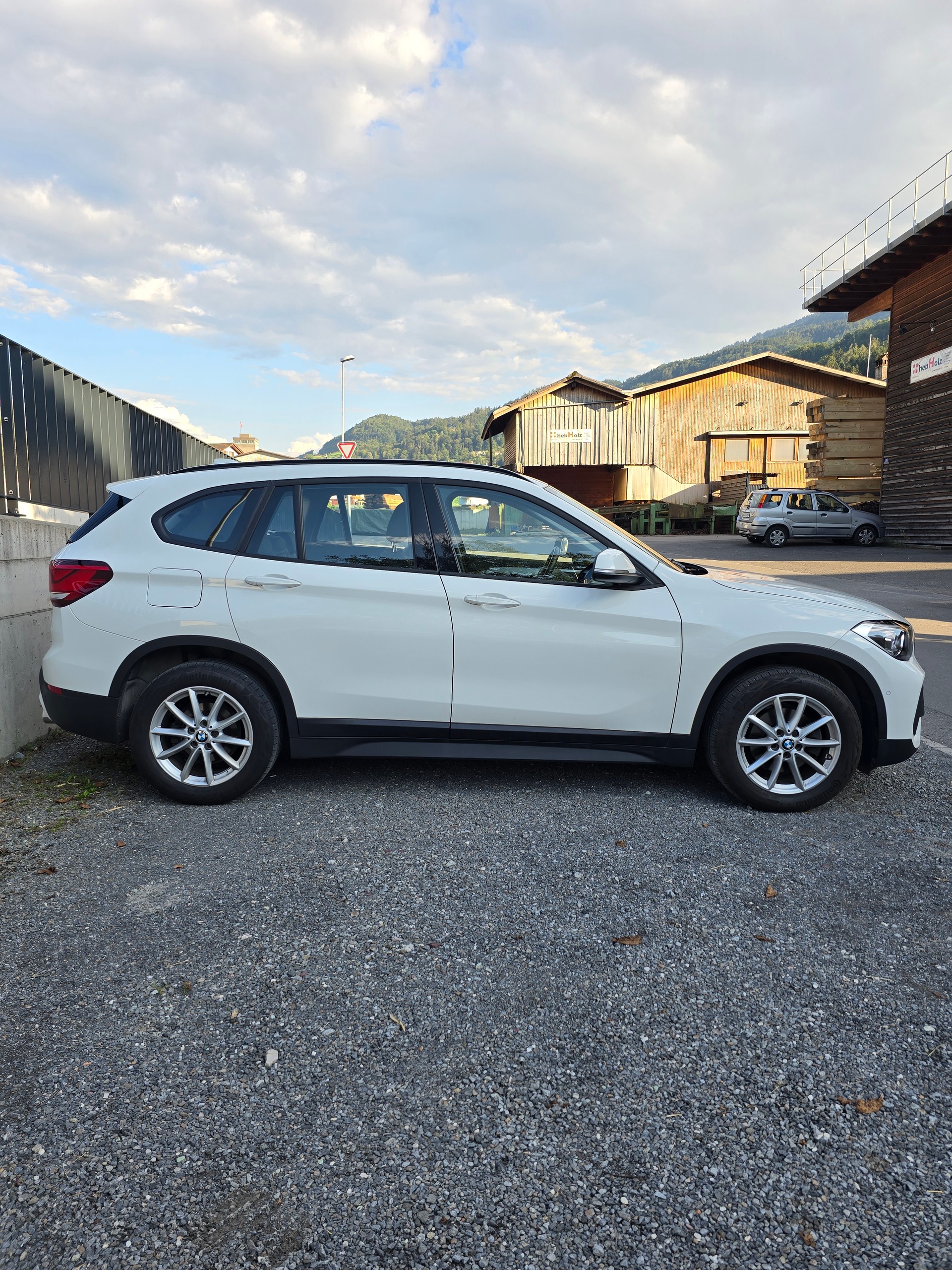BMW X1 xDrive 18d Essential Edition Steptronic-image-11