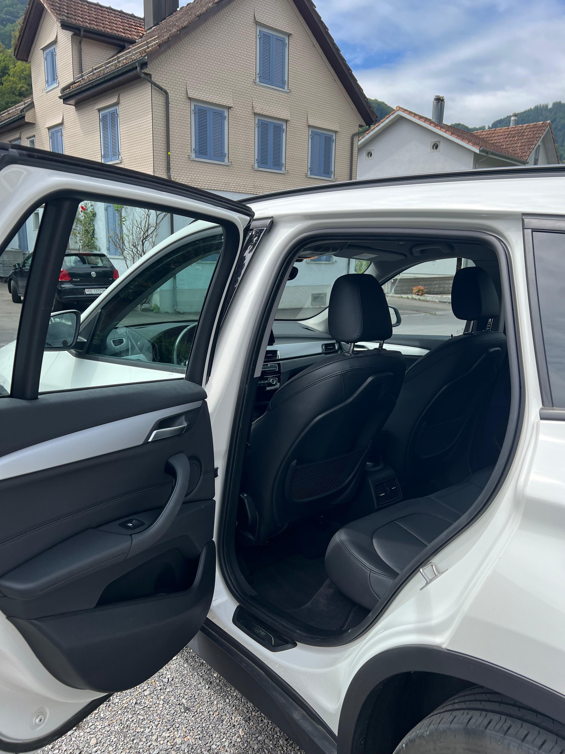 BMW X1 xDrive 18d Essential Edition Steptronic-image-5