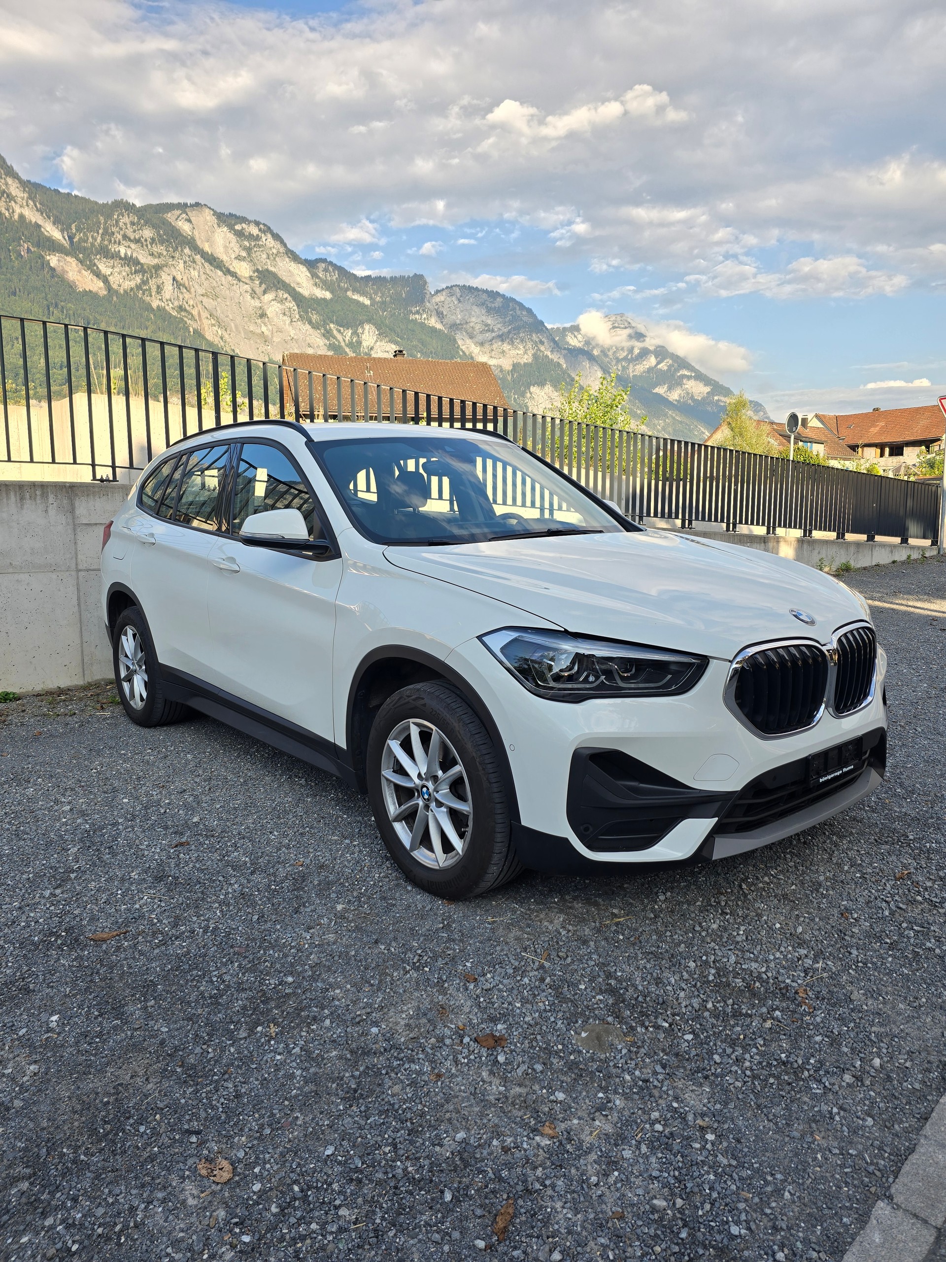 BMW X1 xDrive 18d Essential Edition Steptronic-image-1