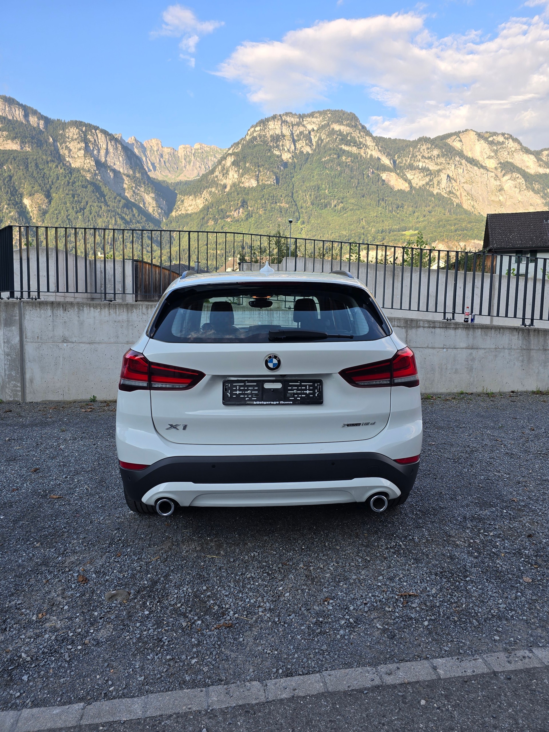 BMW X1 xDrive 18d Essential Edition Steptronic-image-9