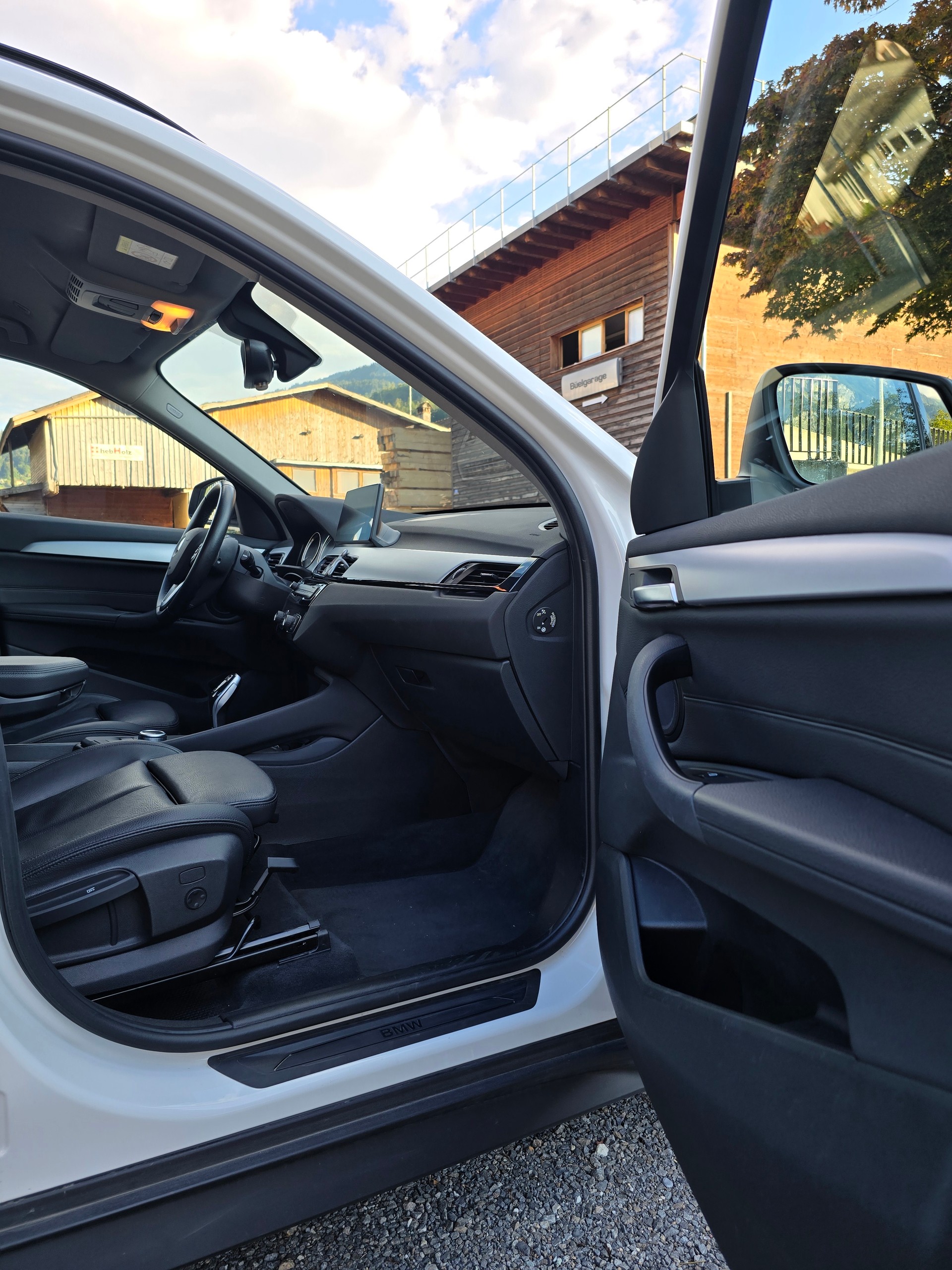 BMW X1 xDrive 18d Essential Edition Steptronic-image-6
