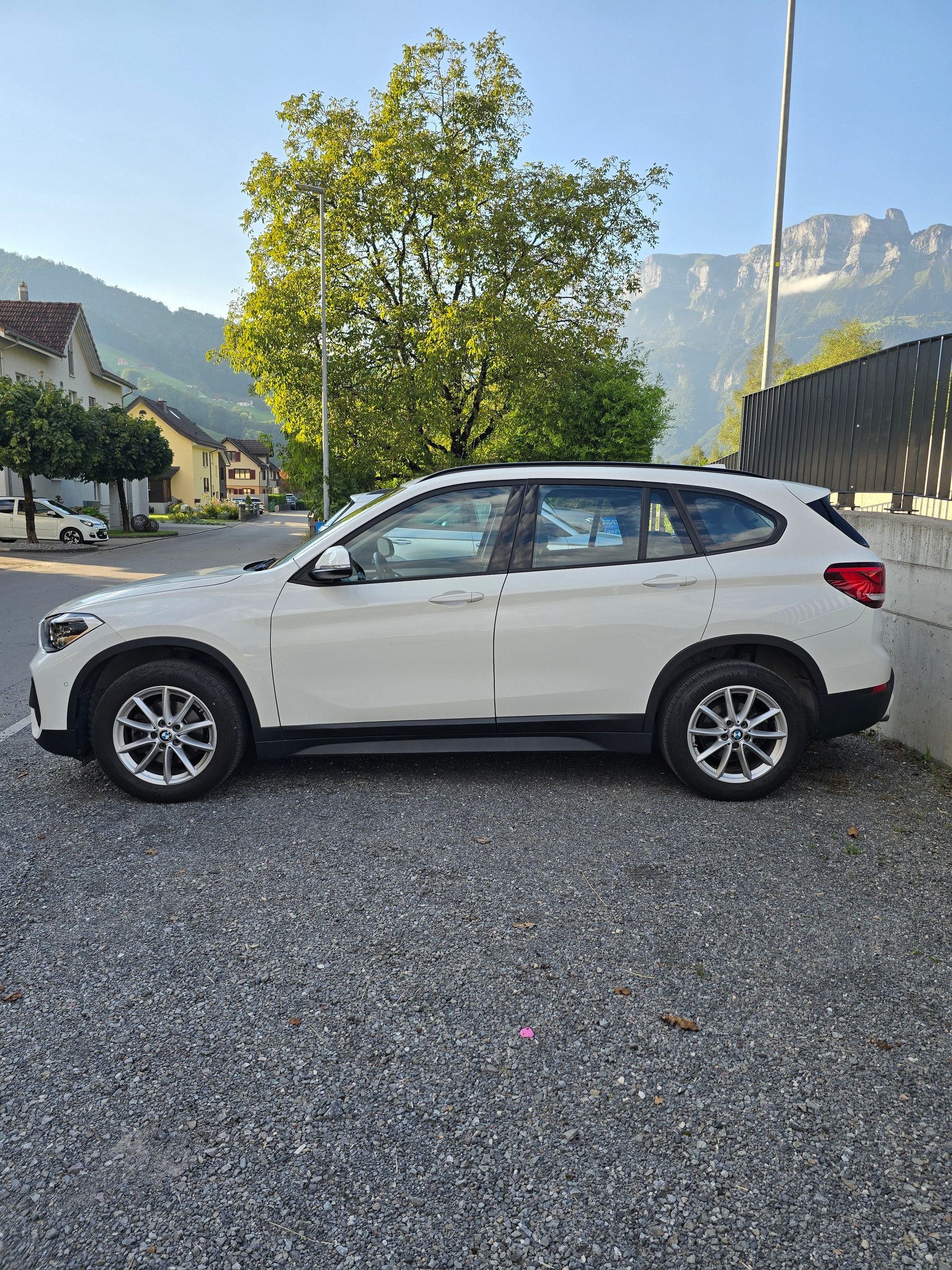 BMW X1 xDrive 18d Essential Edition Steptronic-image-12