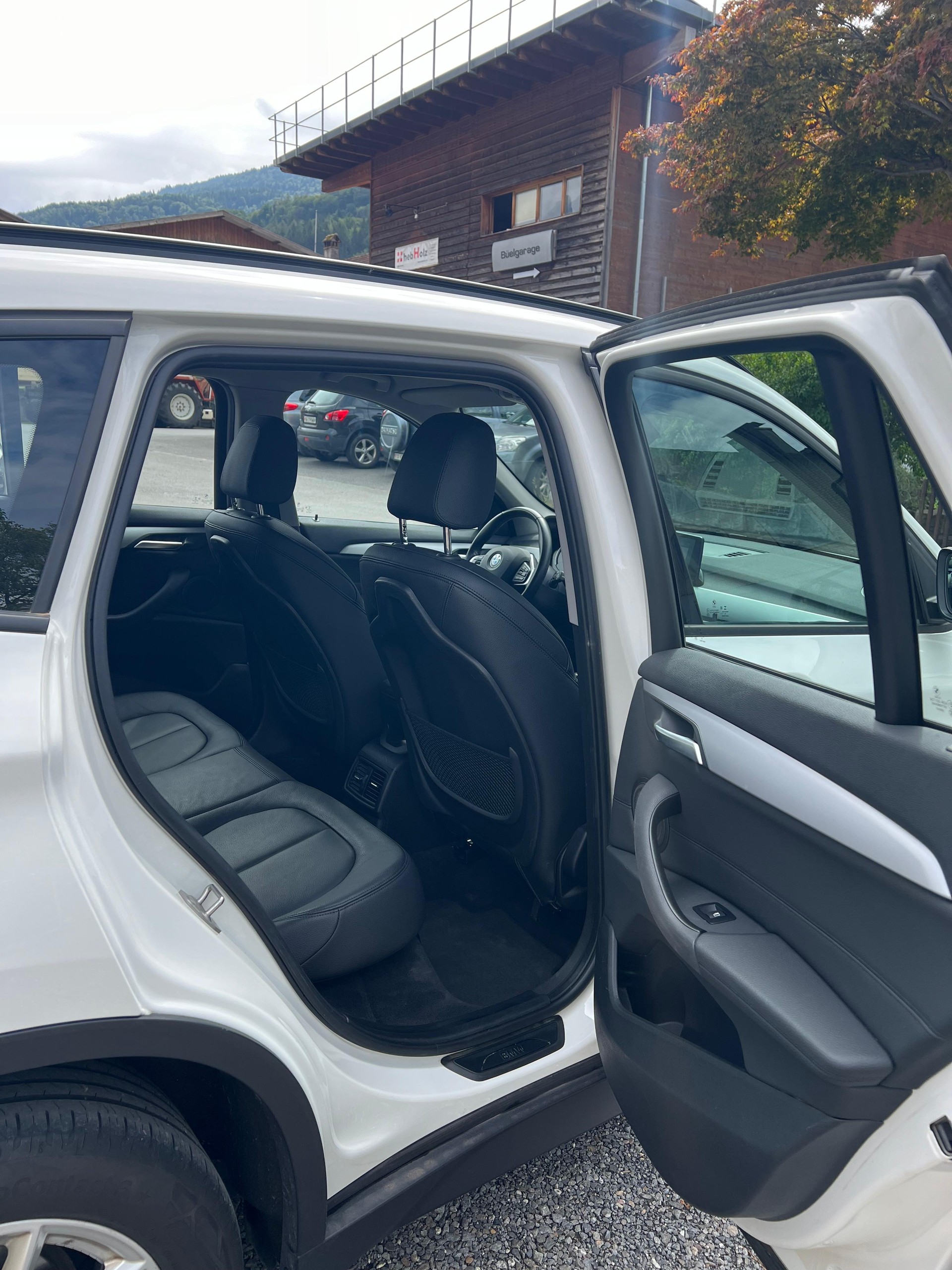 BMW X1 xDrive 18d Essential Edition Steptronic-image-7
