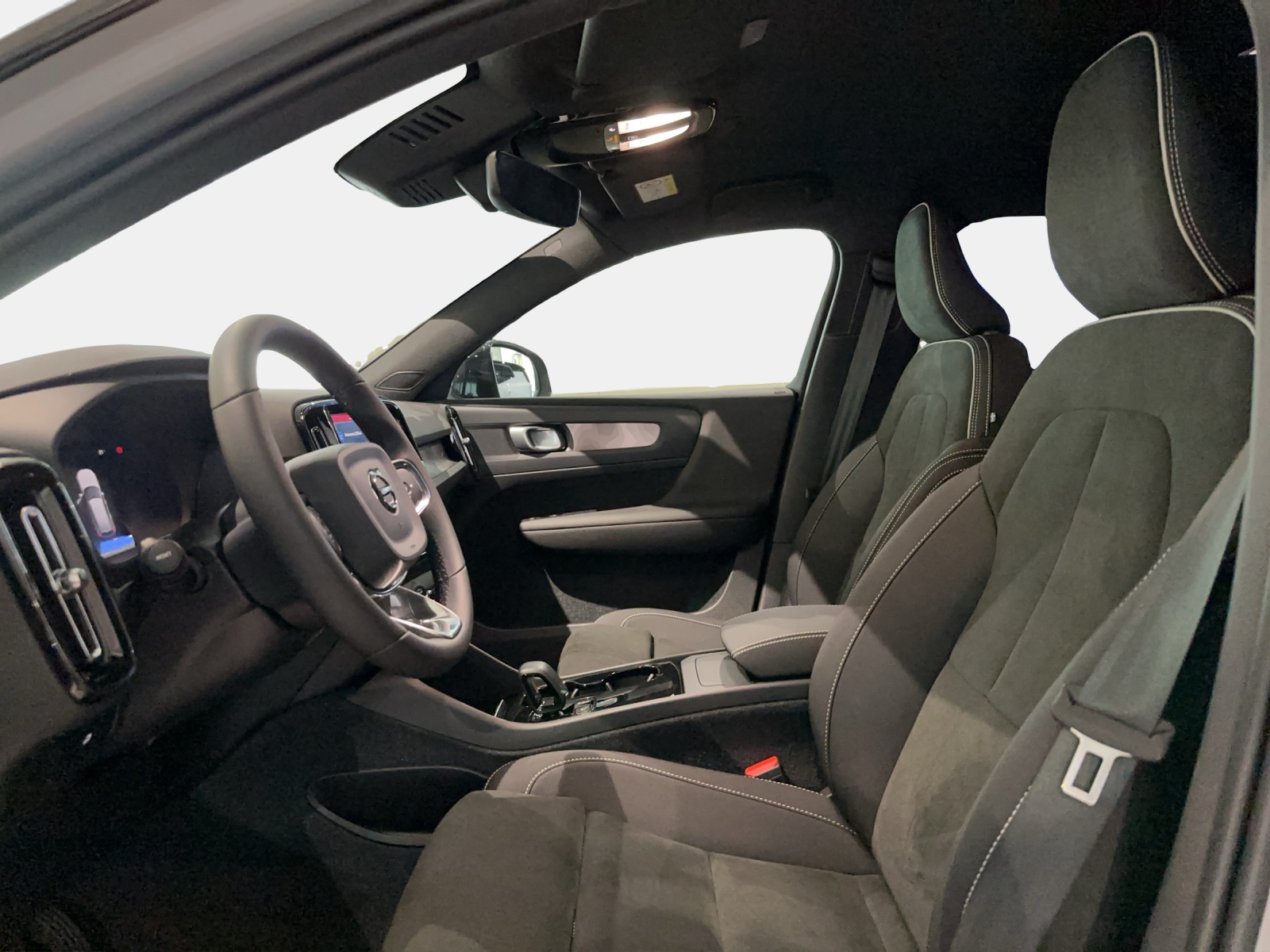 VOLVO XC40 Recharge E80 82kWh Plus RWD-image-6