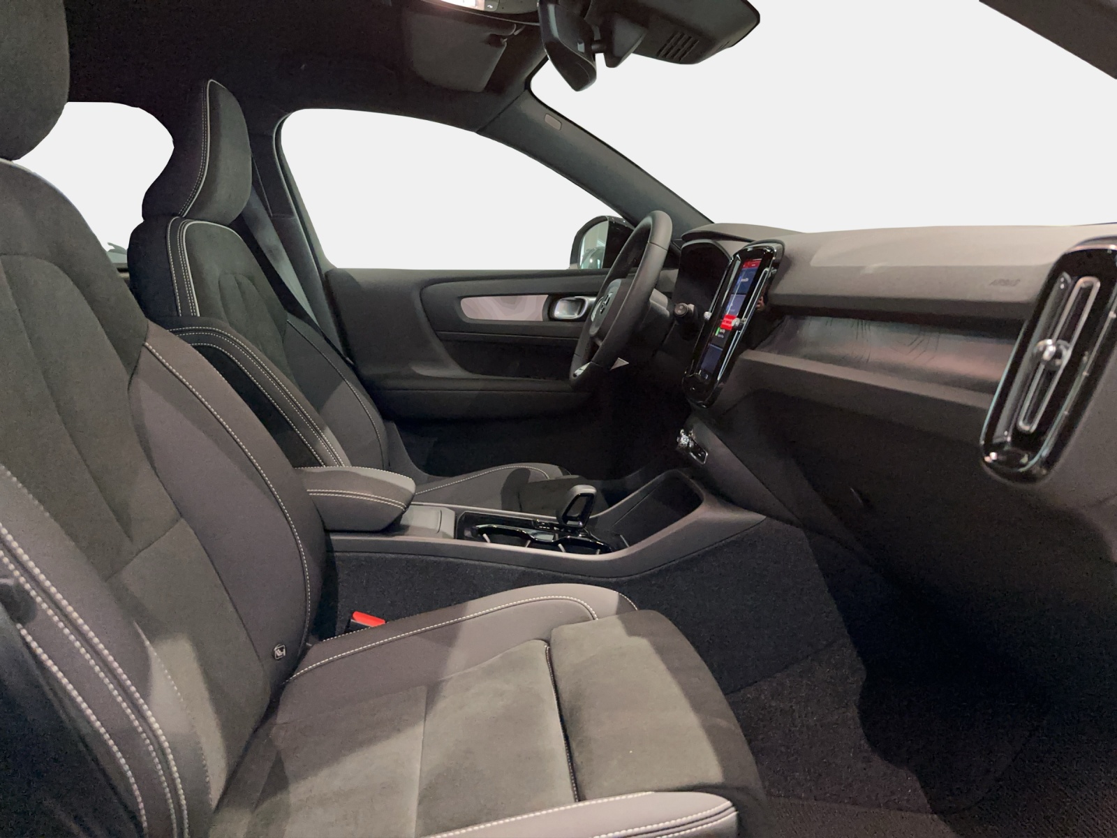 VOLVO XC40 Recharge E80 82kWh Plus RWD-image-7