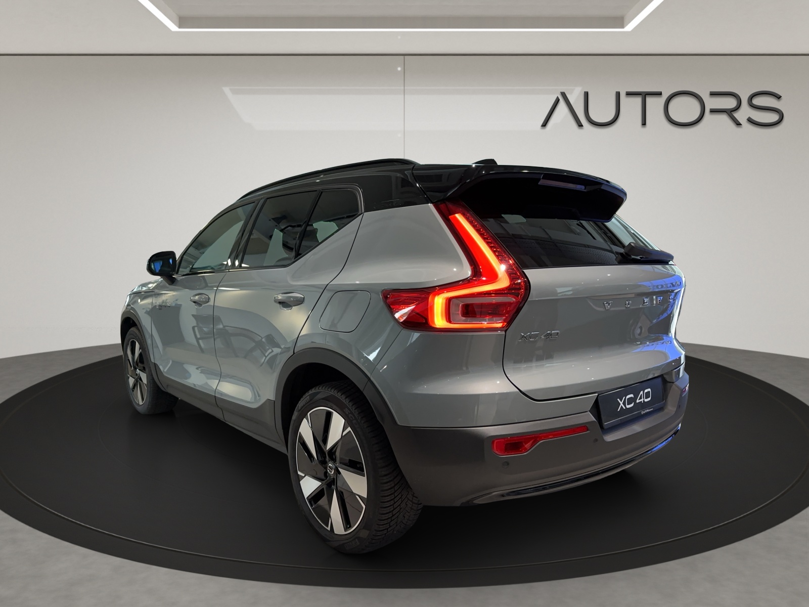 VOLVO XC40 Recharge E80 82kWh Plus RWD-image-1