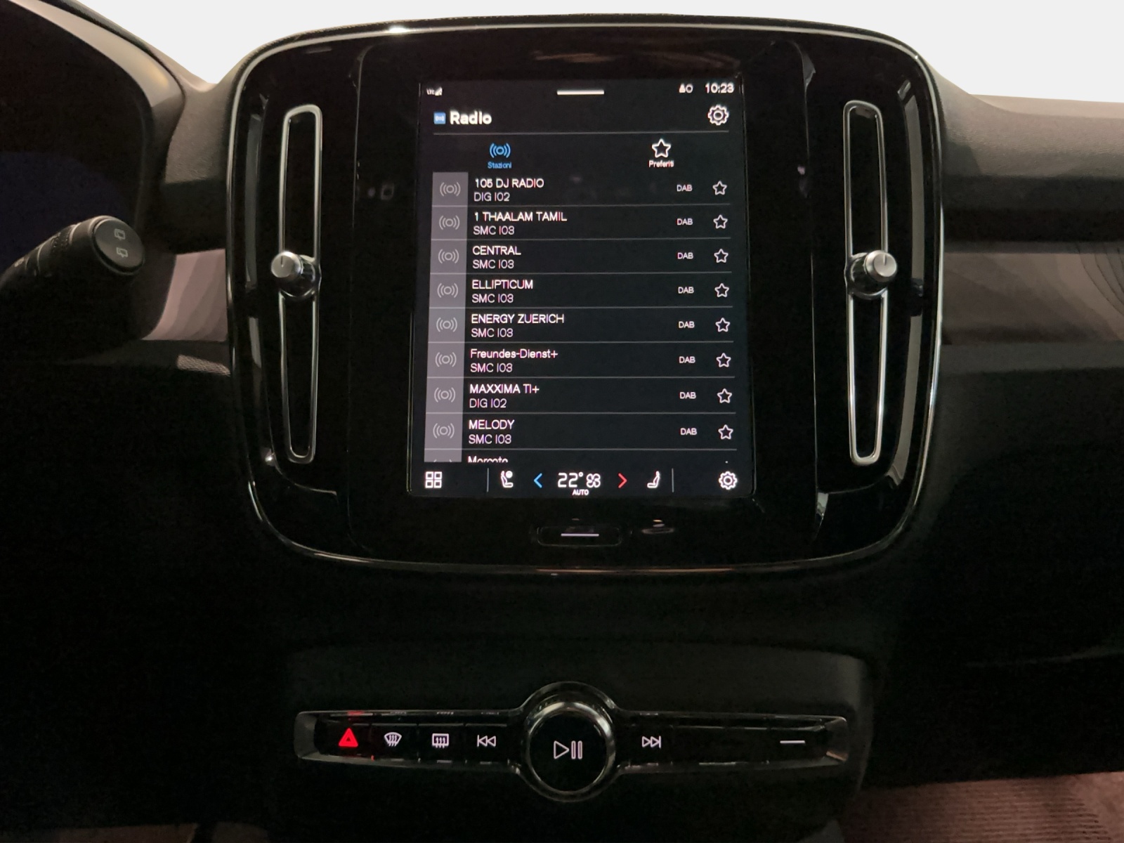 VOLVO XC40 Recharge E80 82kWh Plus RWD-image-13