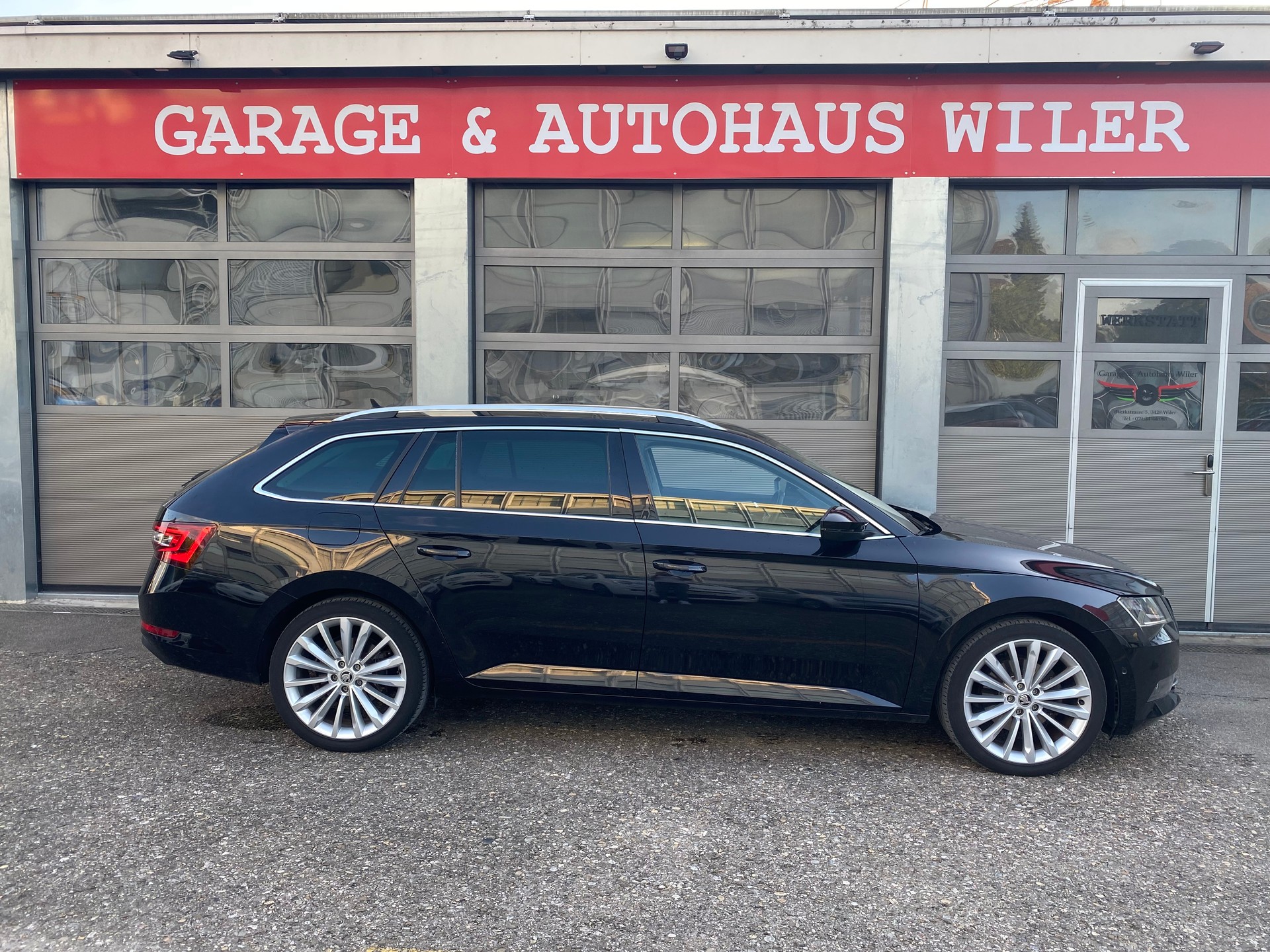 SKODA Superb Combi 2.0 TDi L&K 4x4 DSG-image-3