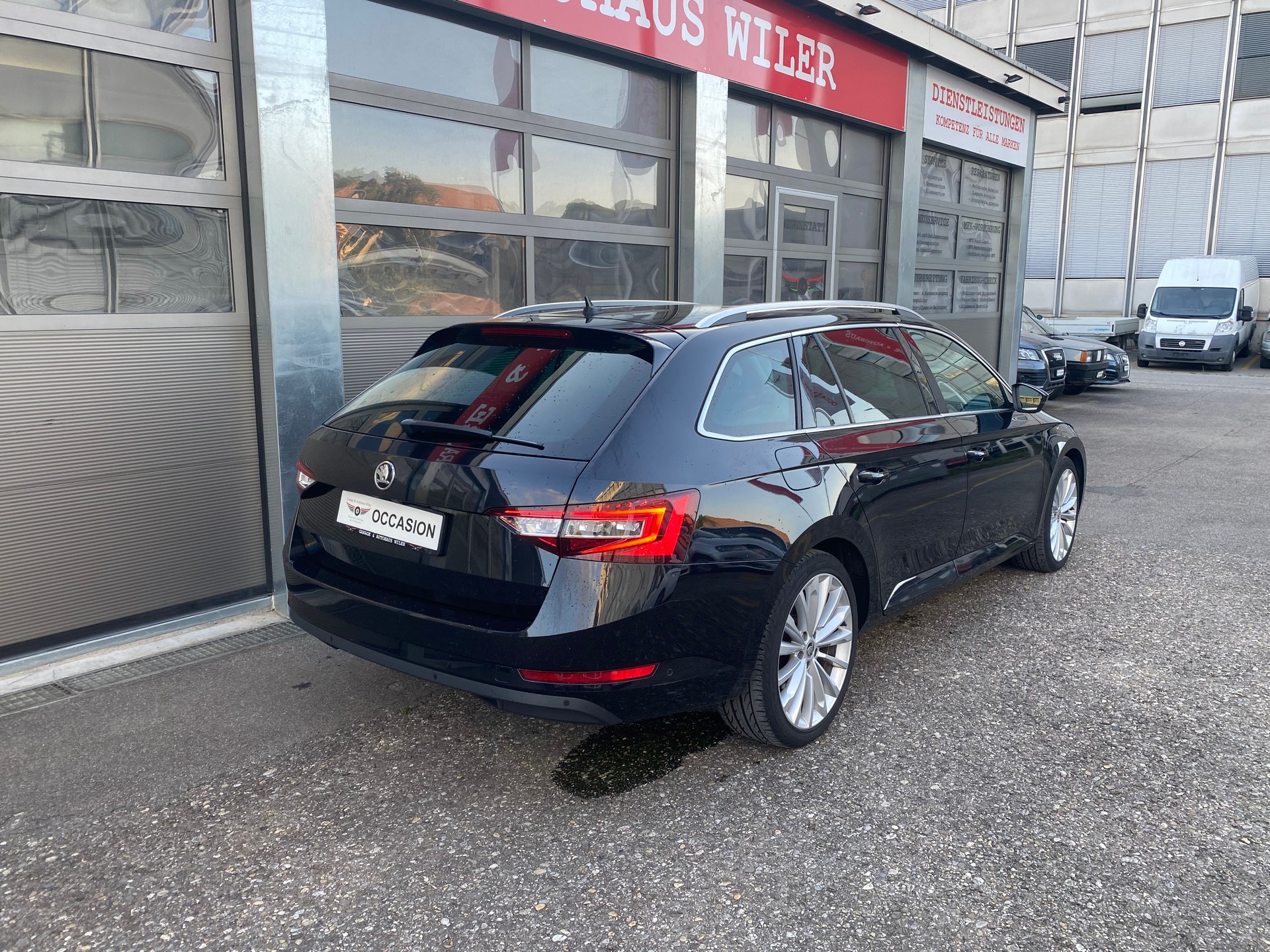 SKODA Superb Combi 2.0 TDi L&K 4x4 DSG-image-4