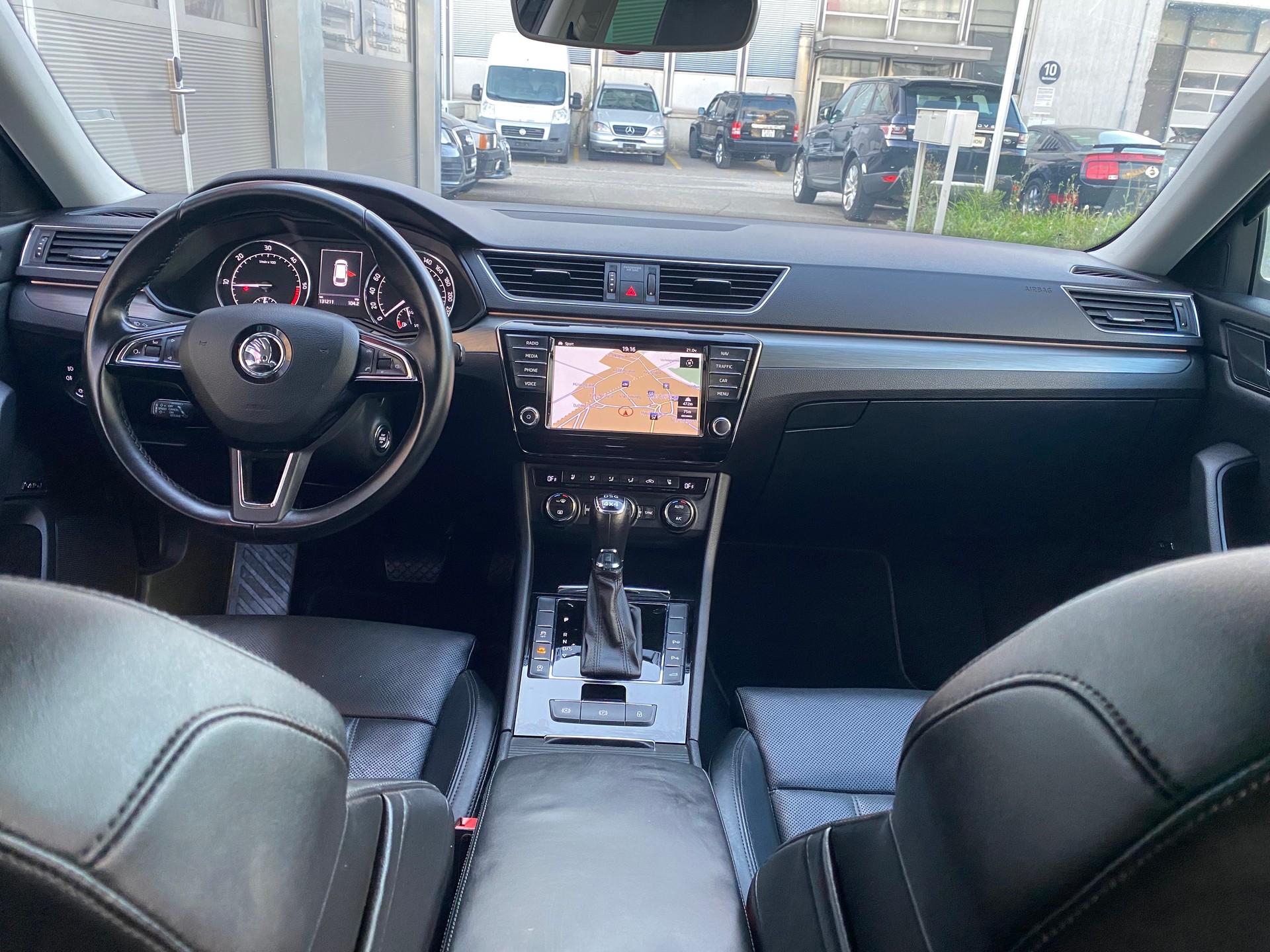 SKODA Superb Combi 2.0 TDi L&K 4x4 DSG-image-8