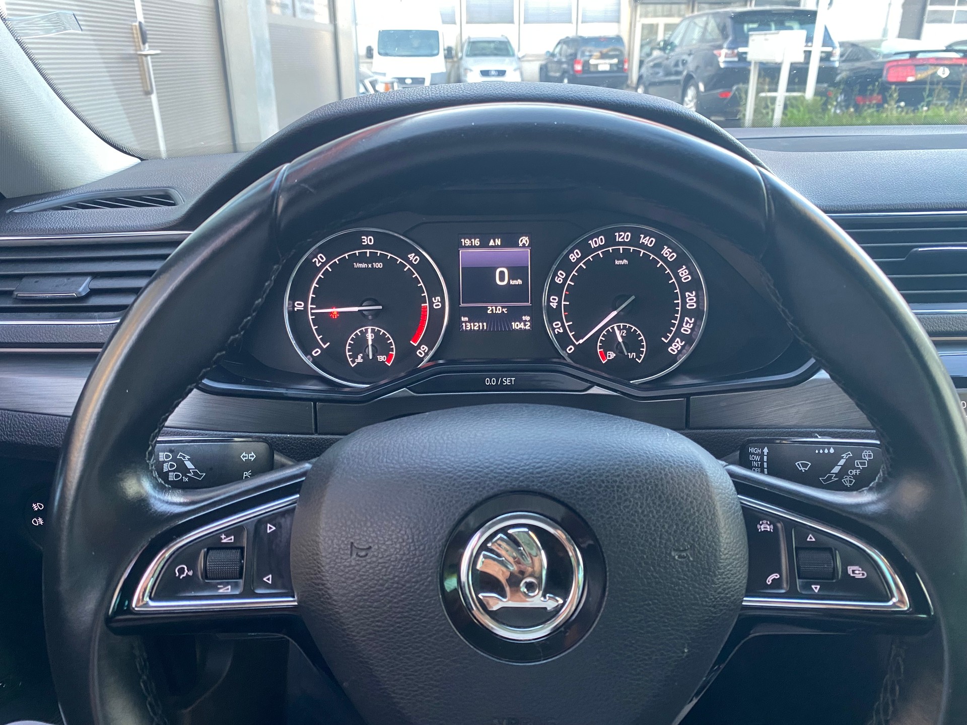 SKODA Superb Combi 2.0 TDi L&K 4x4 DSG-image-13