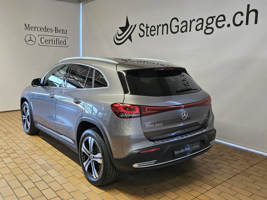 MERCEDES-BENZ EQA 250 Electric Art Line-image-2