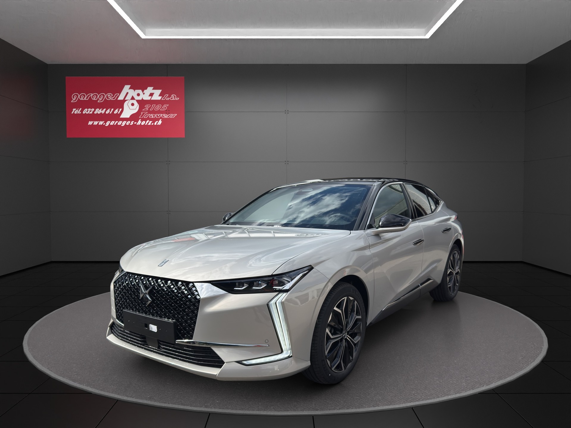 DS AUTOMOBILES DS4 1.2 MHEV Antoine-St-Exupéry-showroom-element-1