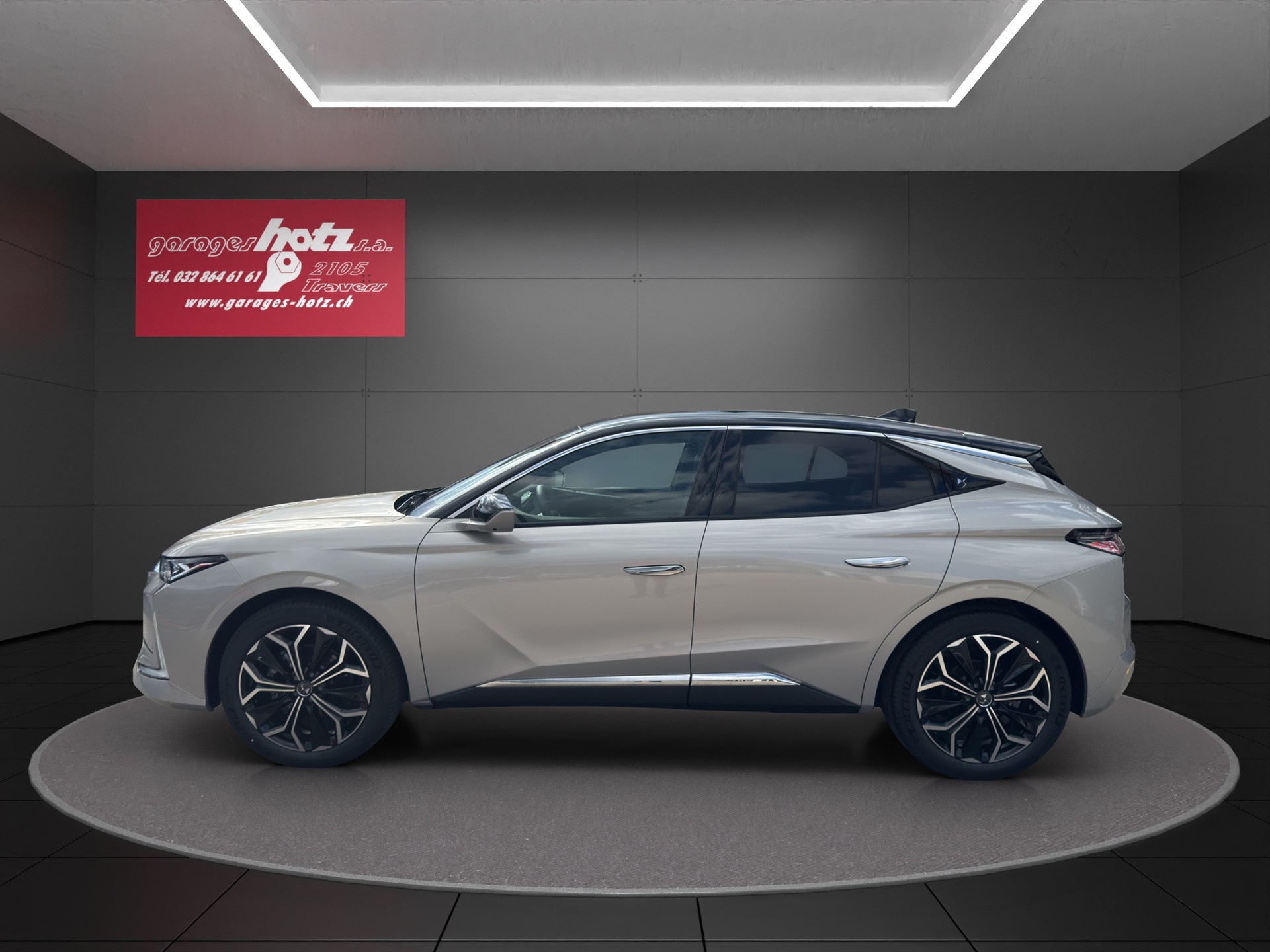 DS AUTOMOBILES DS4 1.2 MHEV Antoine-St-Exupéry-showroom-element-2