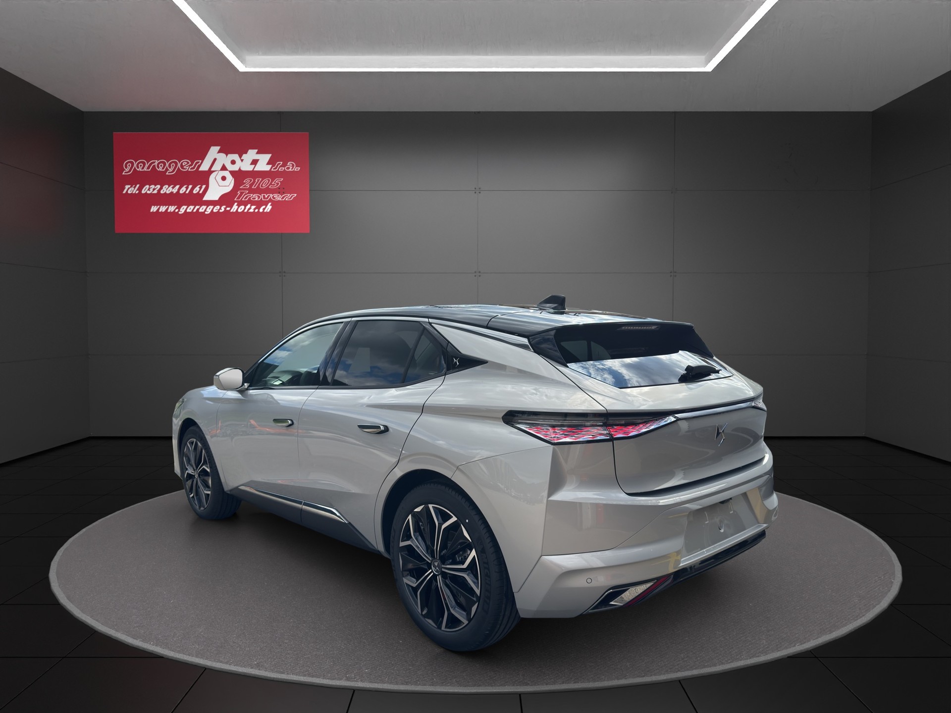 DS AUTOMOBILES DS4 1.2 MHEV Antoine-St-Exupéry-showroom-element-3