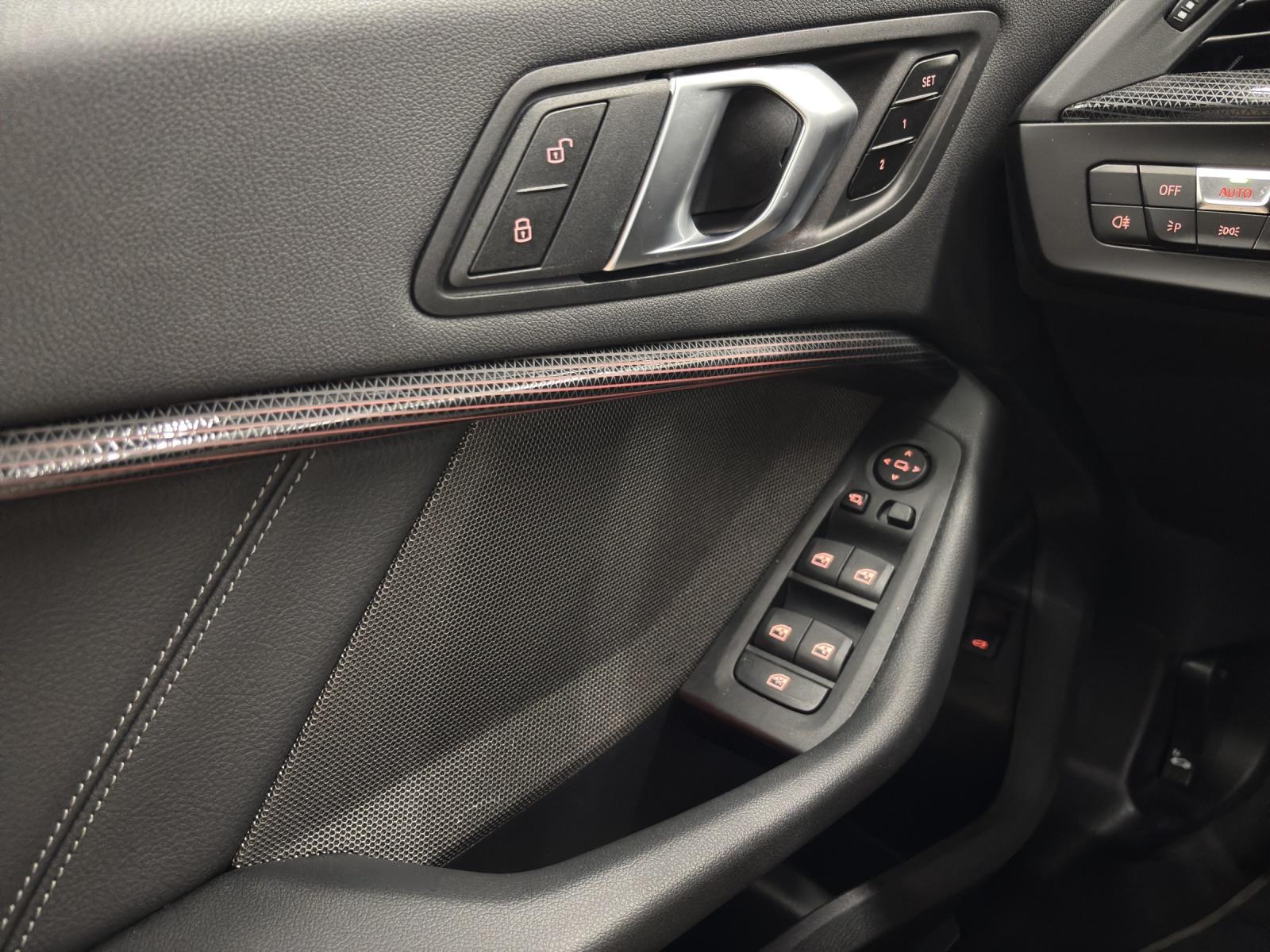 BMW 116d Sports Line-image-12