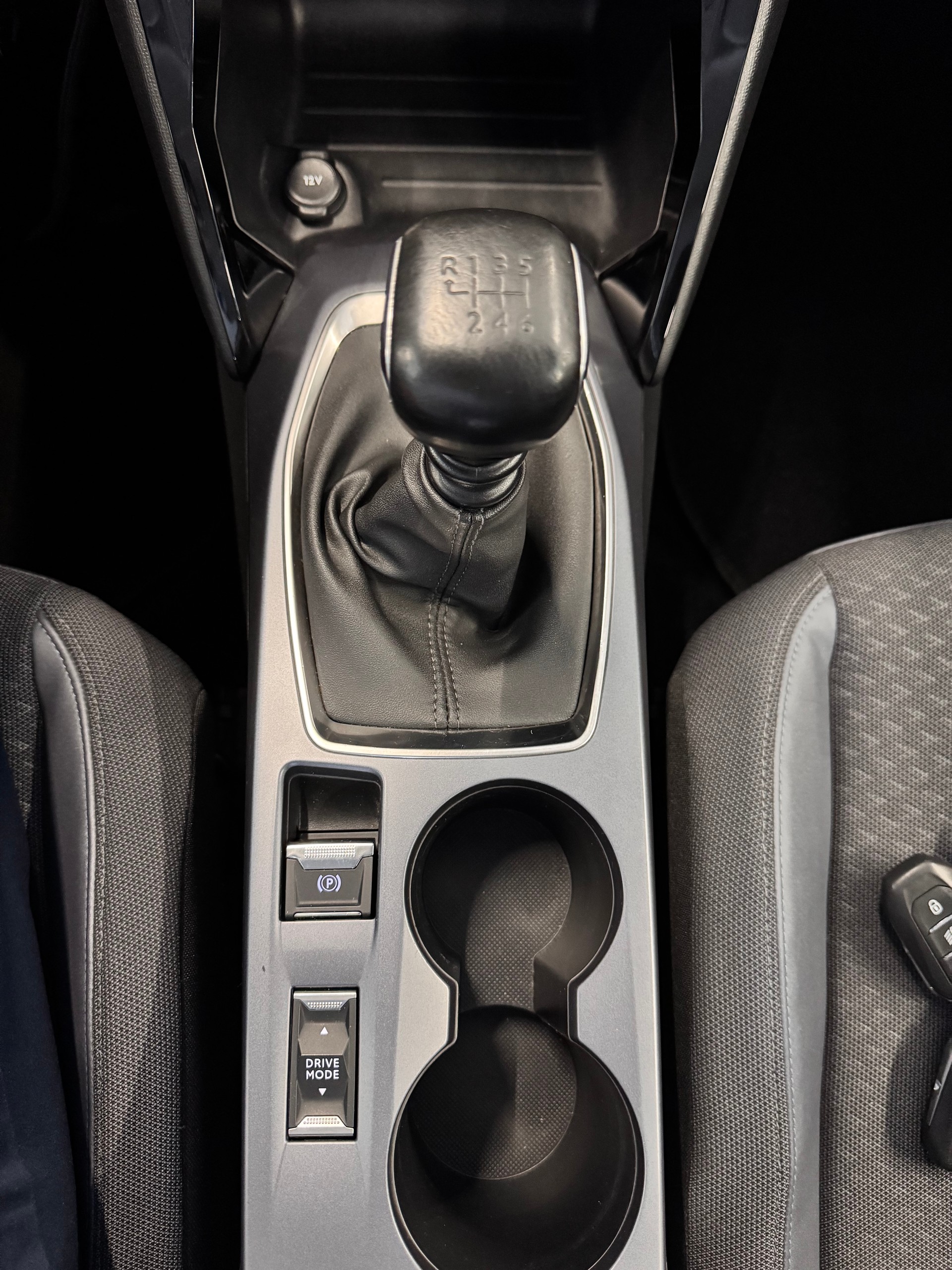 PEUGEOT 2008 1.5 BlueHDi Allure-image-22