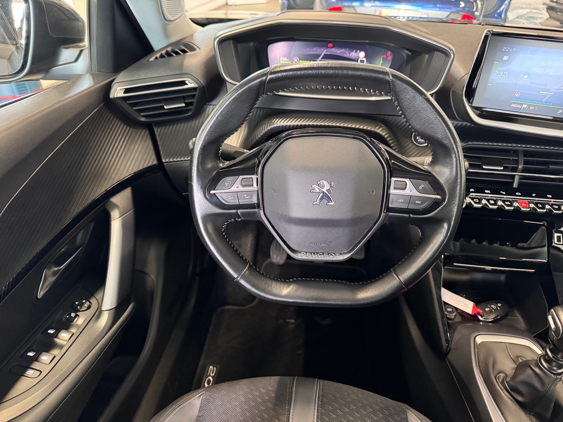 PEUGEOT 2008 1.5 BlueHDi Allure-image-13