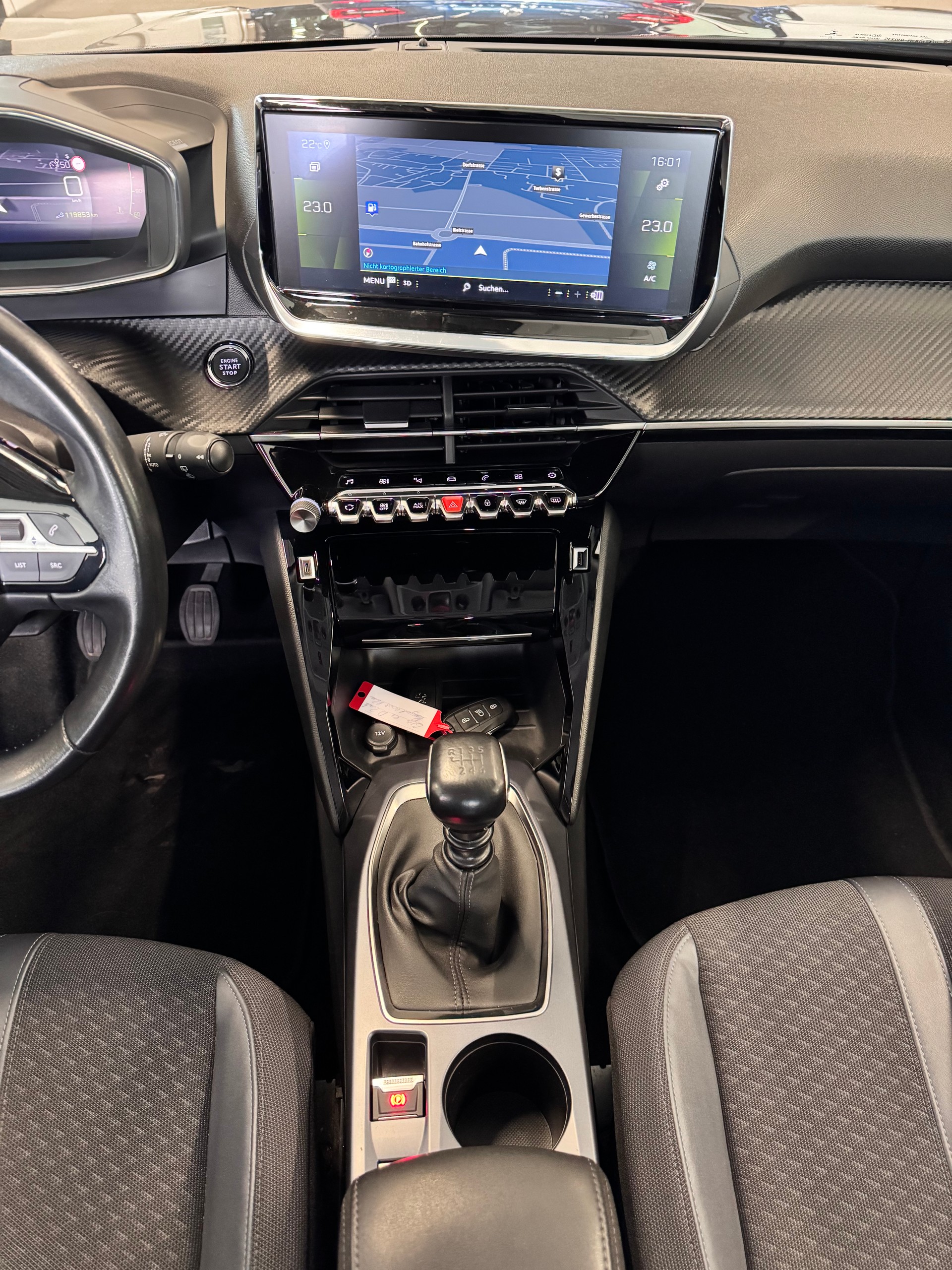 PEUGEOT 2008 1.5 BlueHDi Allure-image-12