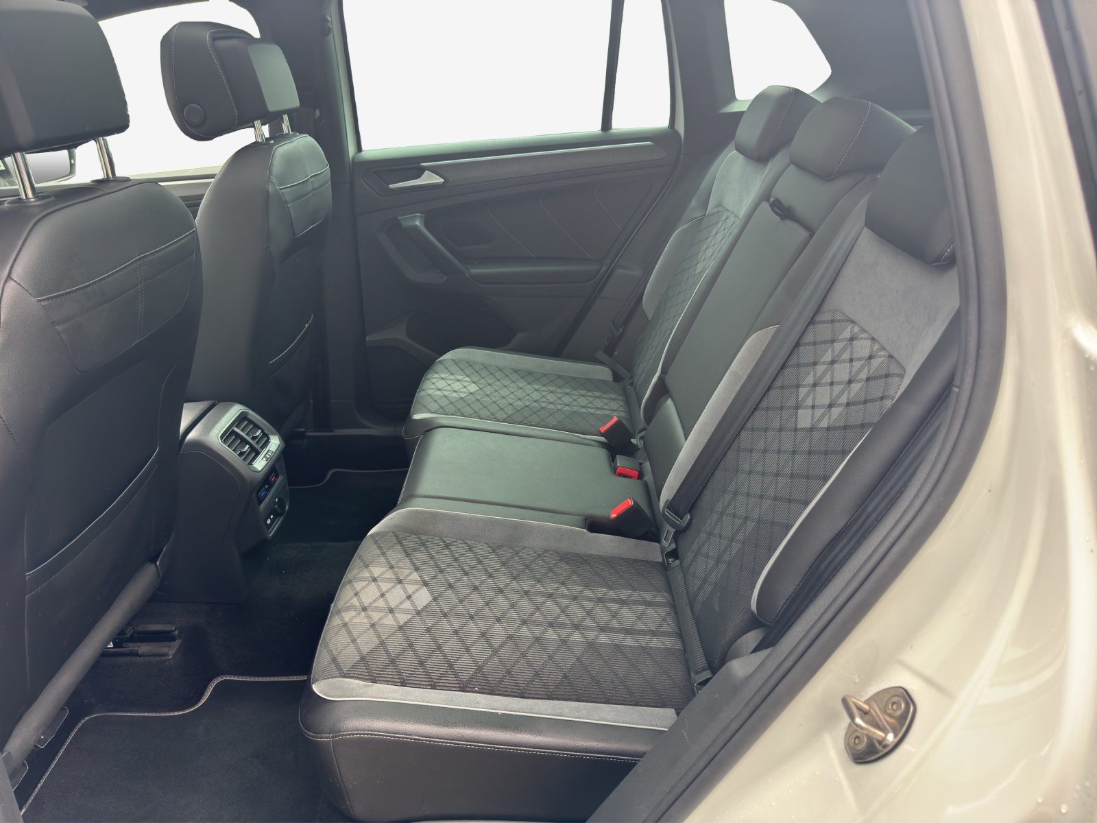 VW Tiguan 1.4TSI PHEV R-Line DSG-image-12