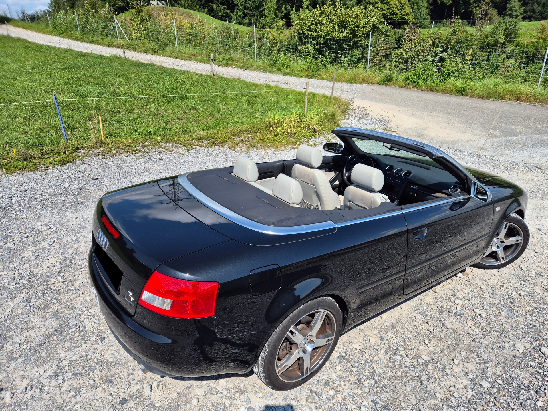 AUDI S4 Cabriolet 4.2 V8 quattro-image-7