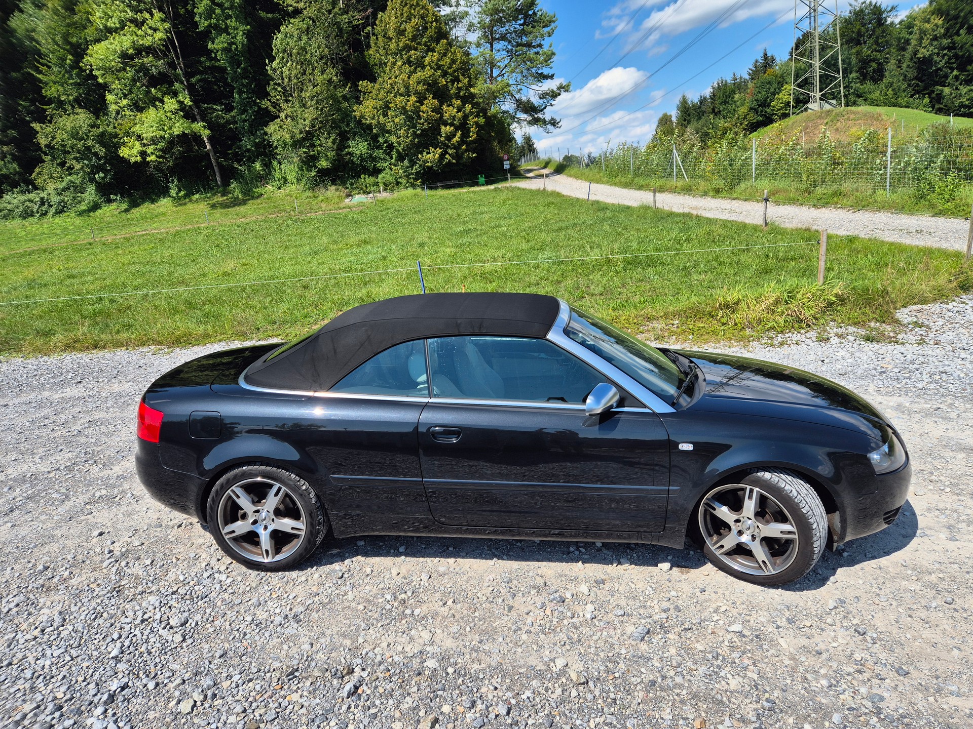 AUDI S4 Cabriolet 4.2 V8 quattro-image-3