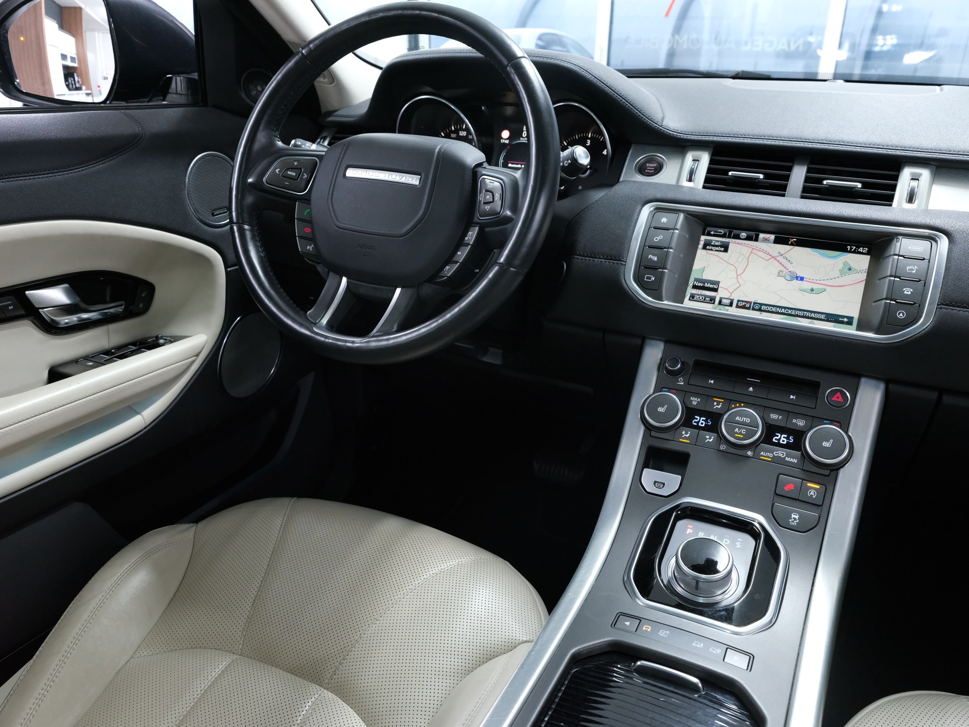 LAND ROVER Range Rover Evoque 2.0 TD4 SE AT9-image-18