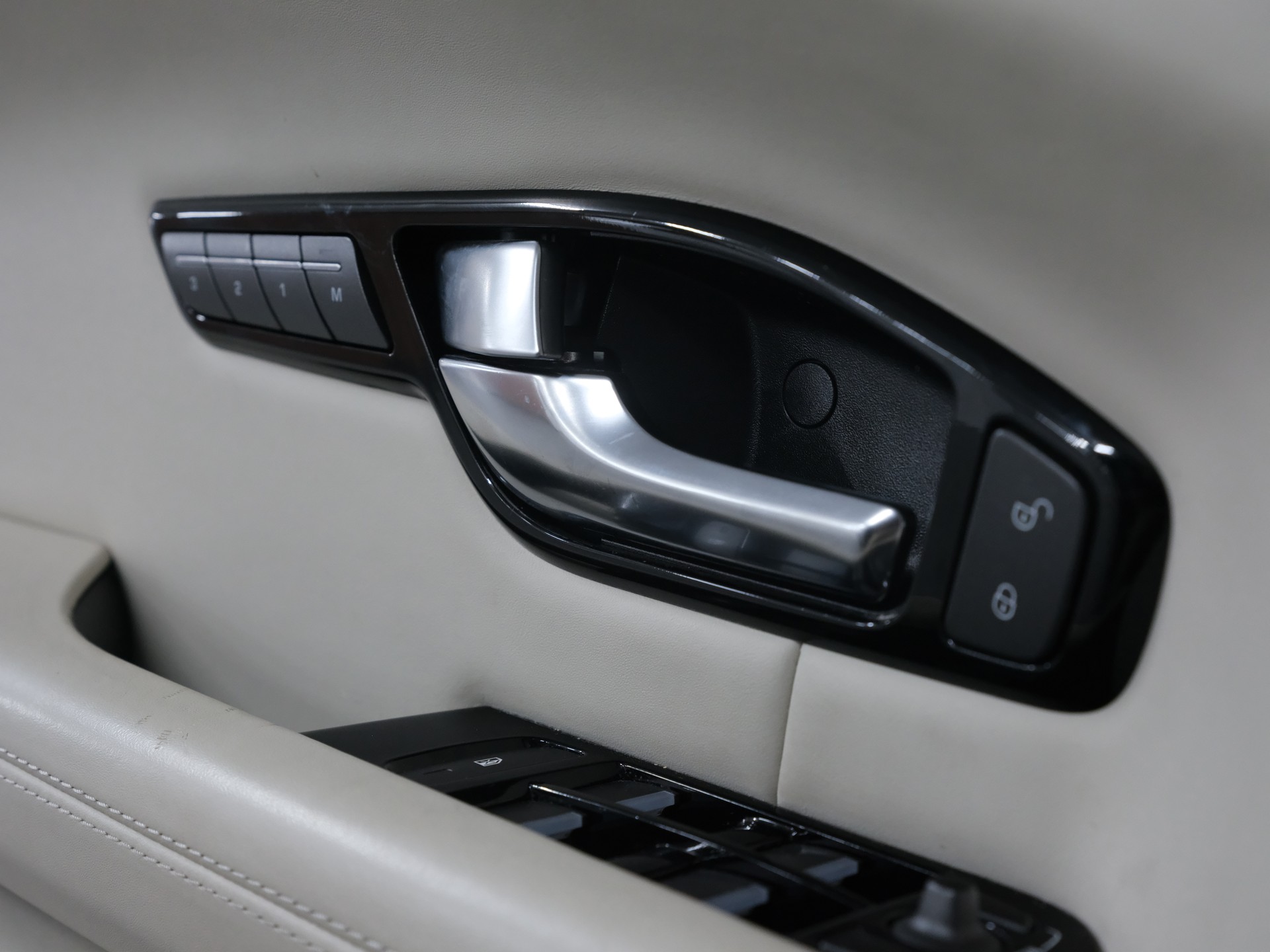 LAND ROVER Range Rover Evoque 2.0 TD4 SE AT9-image-11