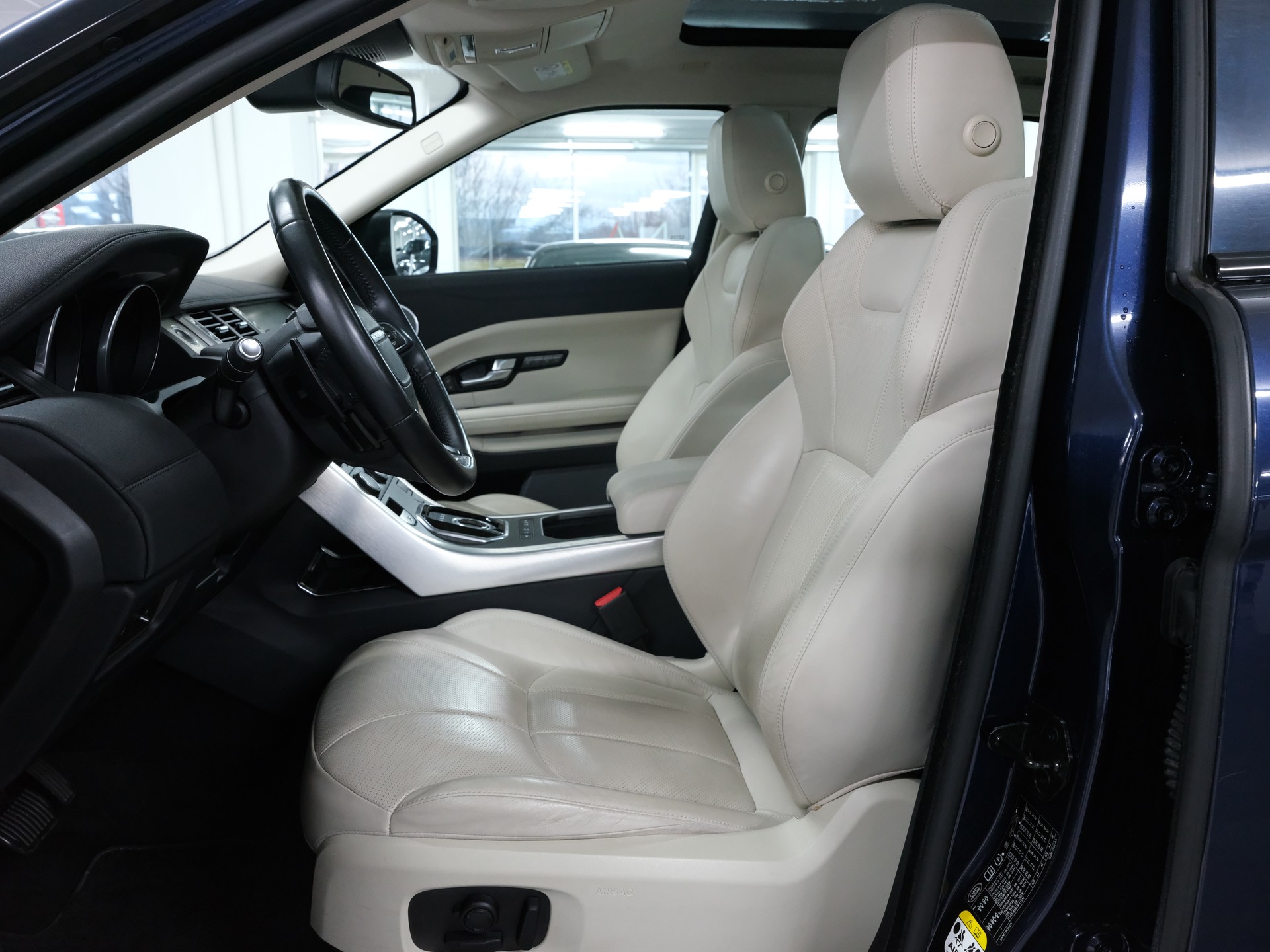 LAND ROVER Range Rover Evoque 2.0 TD4 SE AT9-image-10