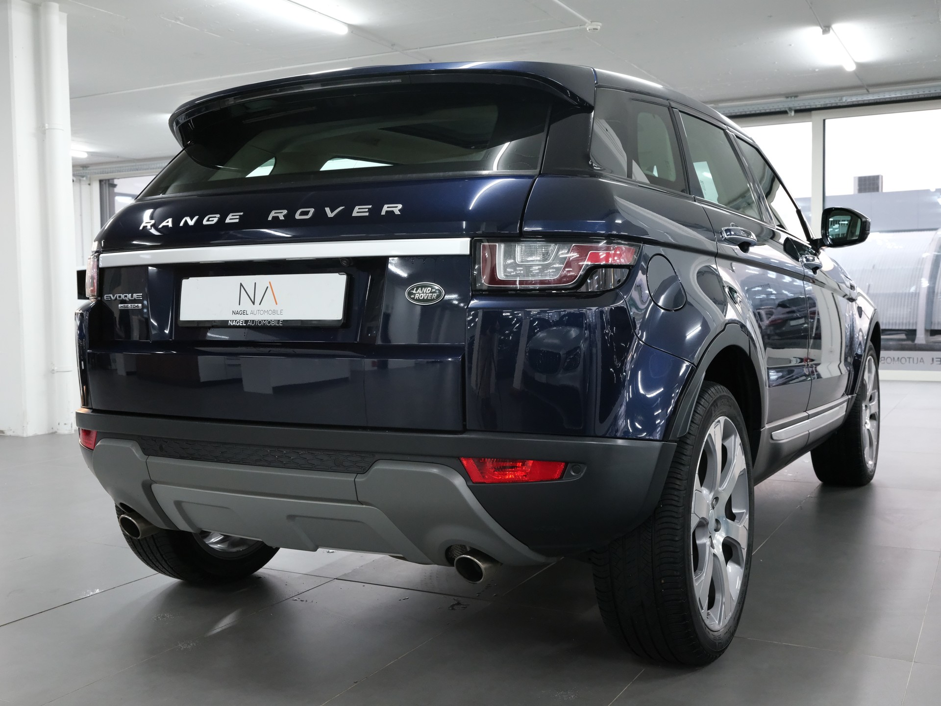LAND ROVER Range Rover Evoque 2.0 TD4 SE AT9-image-2