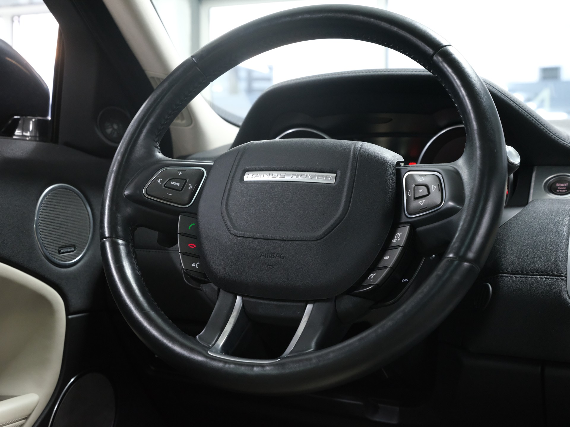 LAND ROVER Range Rover Evoque 2.0 TD4 SE AT9-image-19