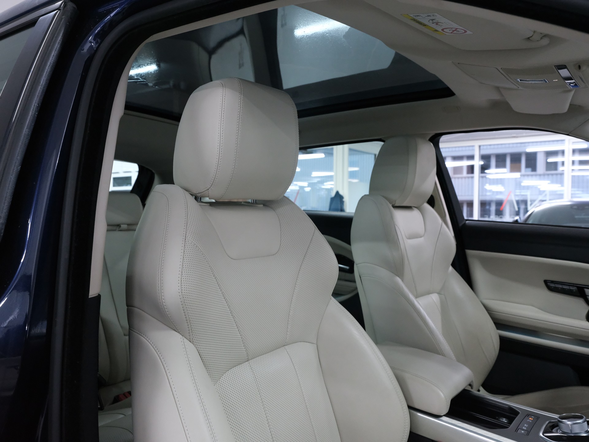 LAND ROVER Range Rover Evoque 2.0 TD4 SE AT9-image-13