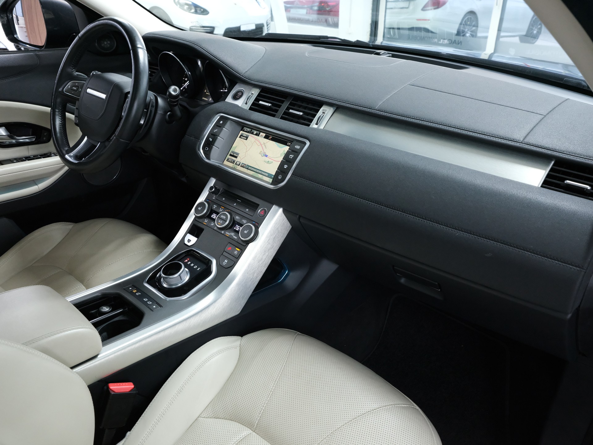 LAND ROVER Range Rover Evoque 2.0 TD4 SE AT9-image-12