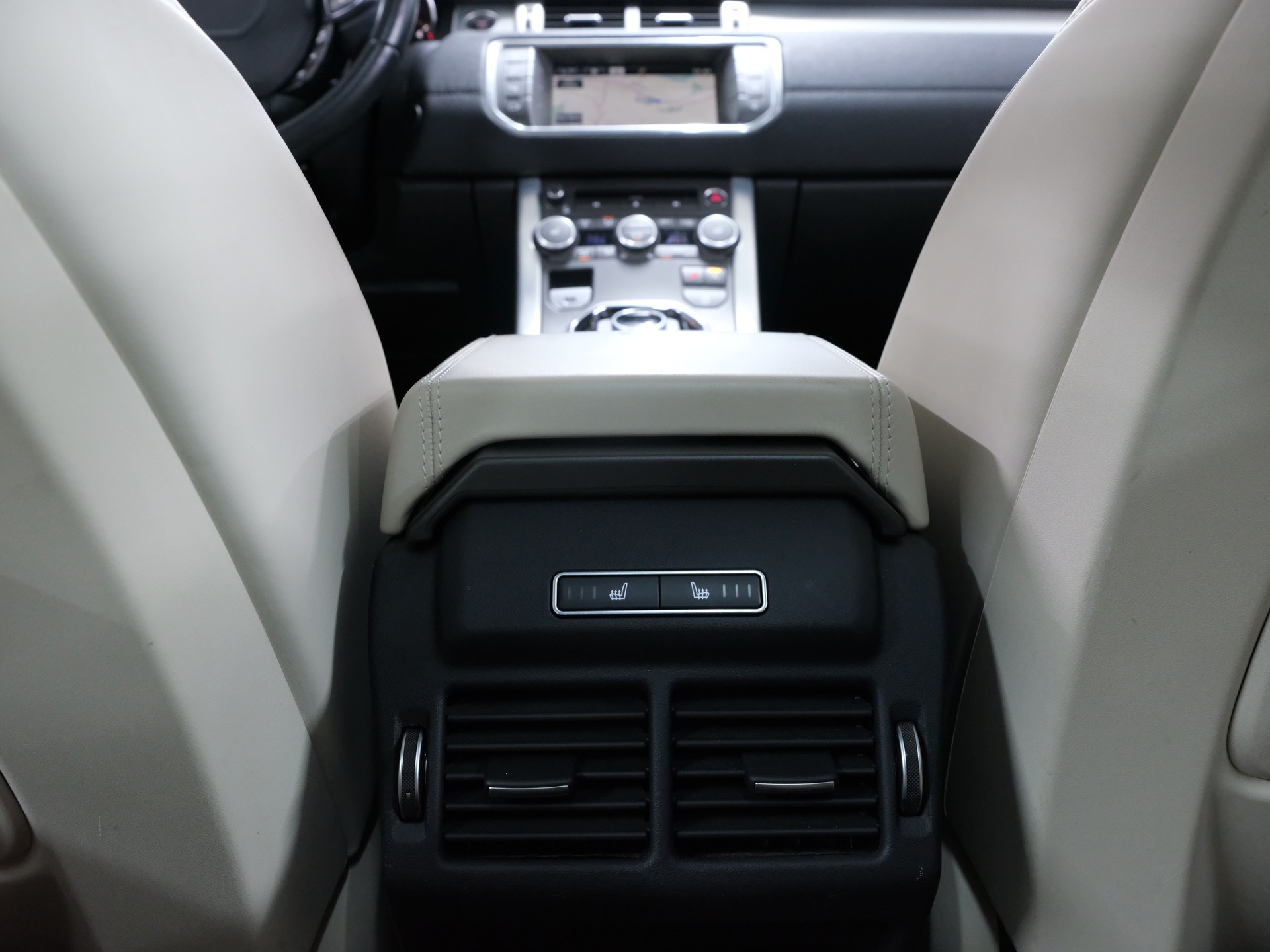 LAND ROVER Range Rover Evoque 2.0 TD4 SE AT9-image-17