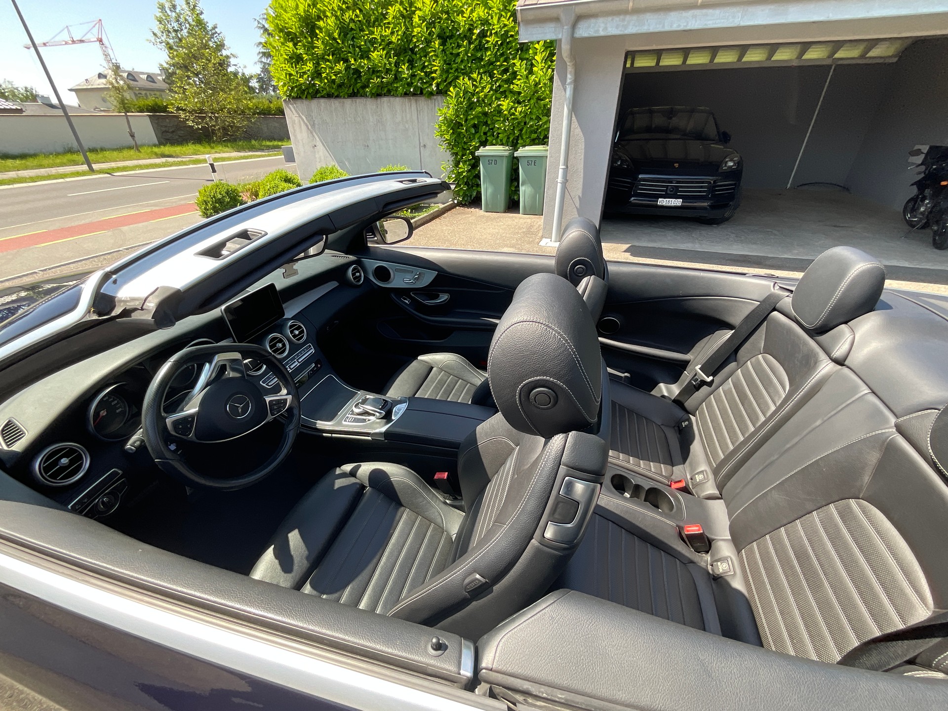 MERCEDES-BENZ C 200 Cabriolet AMG Line 4Matic 9G-Tronic-image-11