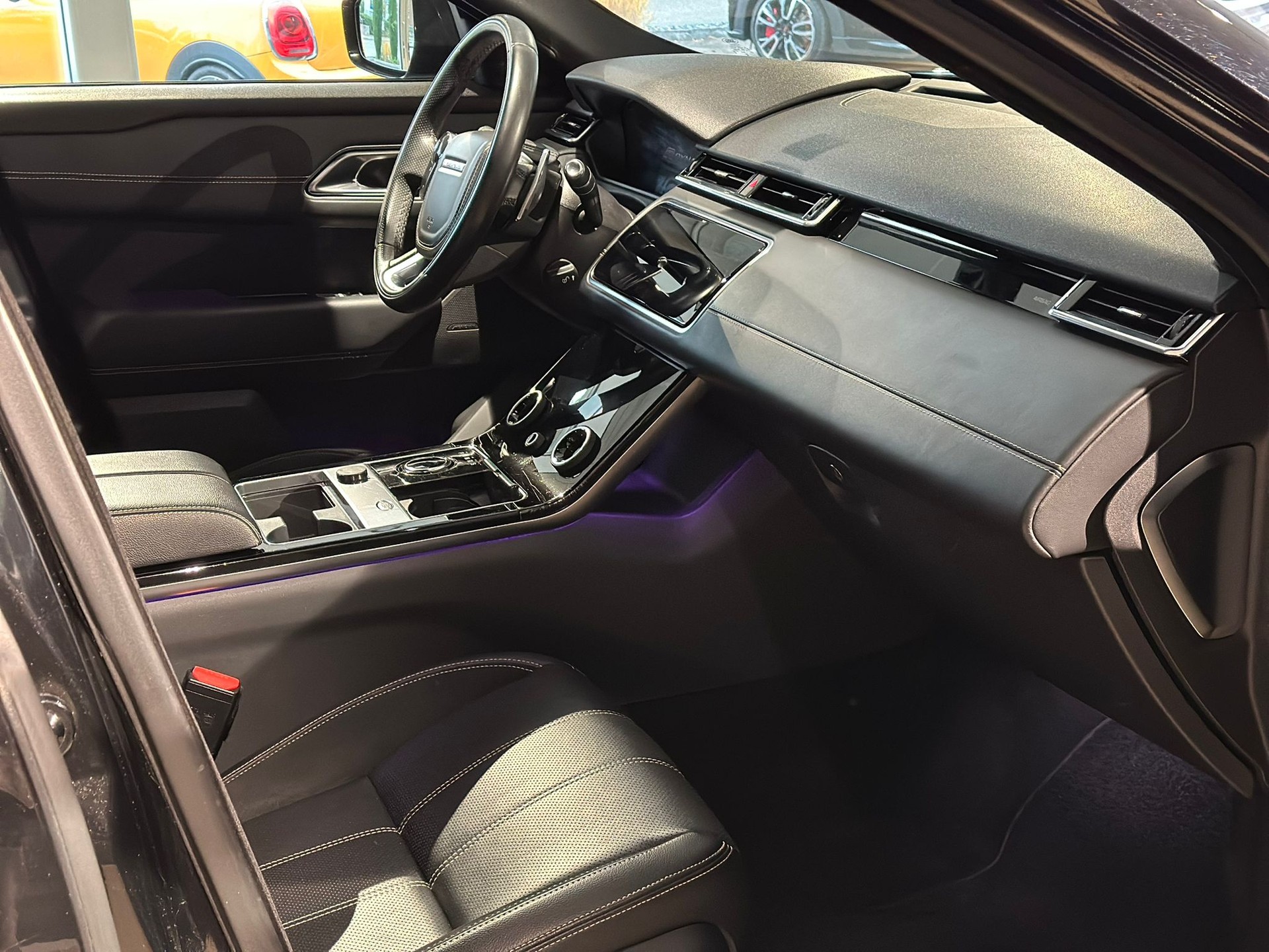 LAND ROVER Range Rover Velar R-Dynamic D 300 Automatic-image-11